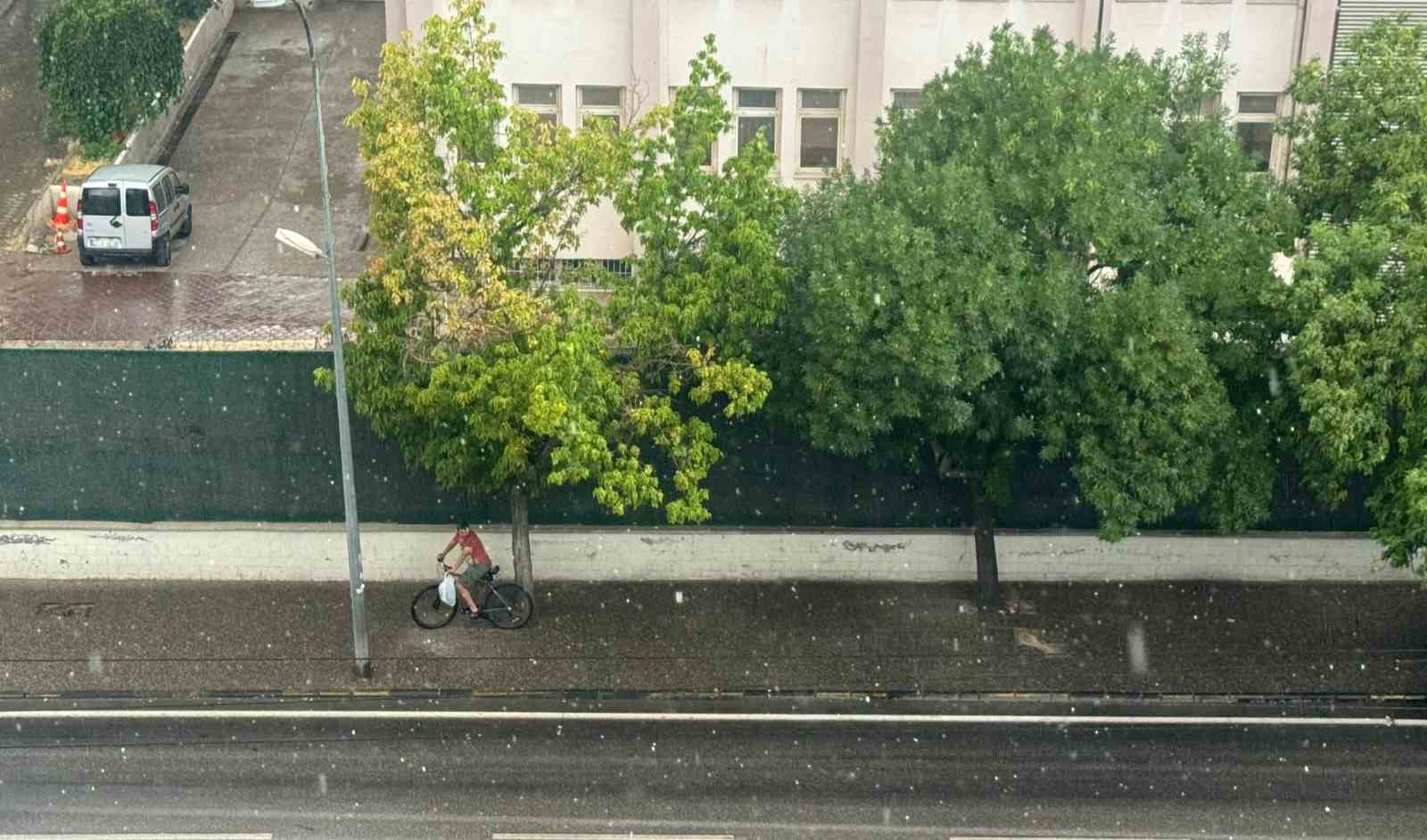 Gaziantep’te haziran ortasında yağmur şoku