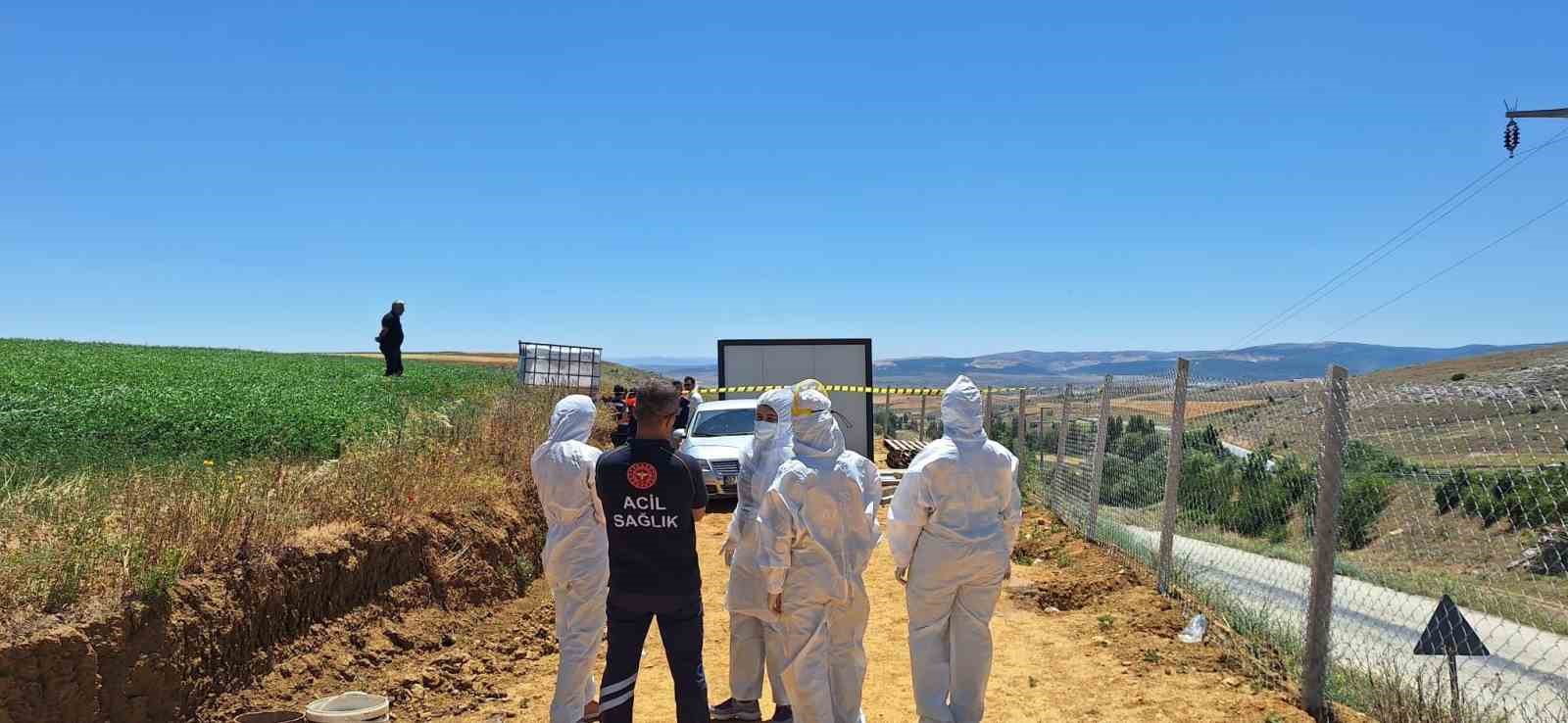 Ka&ccedil;ak kazı yapan 2 kişi girdikleri &ccedil;ukurda zehirlenerek hayatını kaybetti
