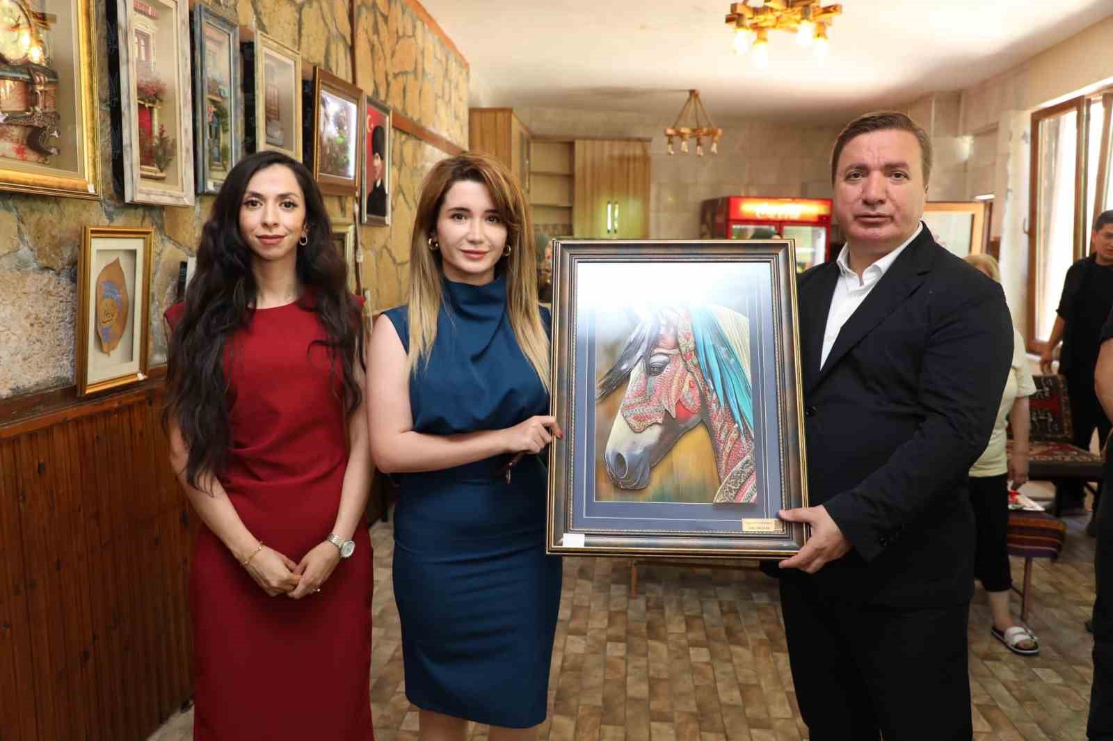 Kemaliye’de "Geleneğin İzinde" isimli kişisel sergi açıldı