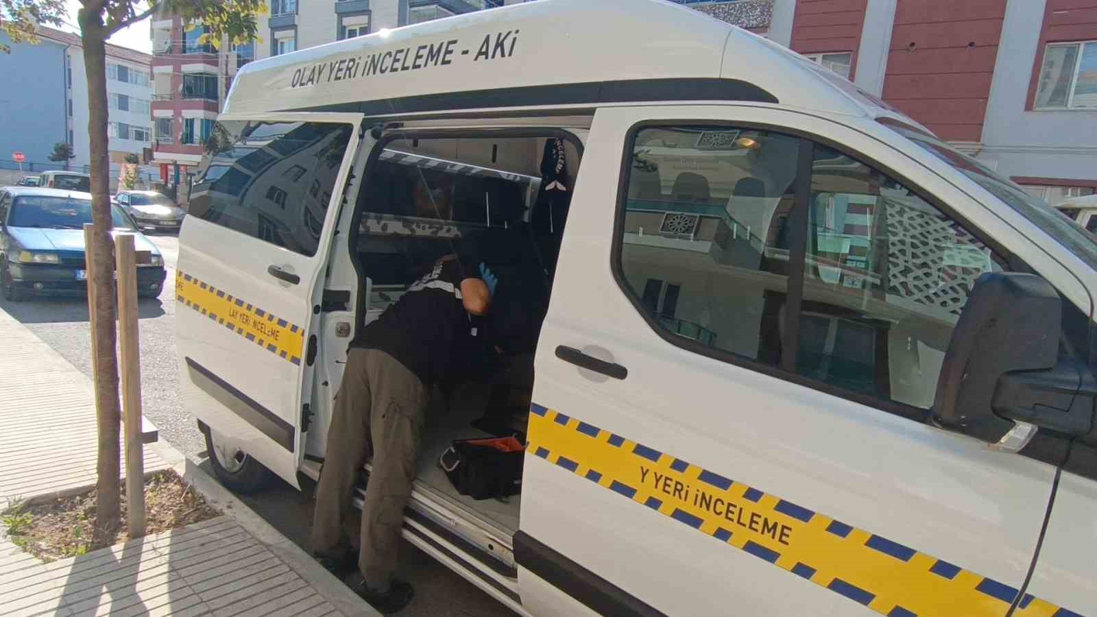 Yaşlı kadın balkonda ölü bulundu