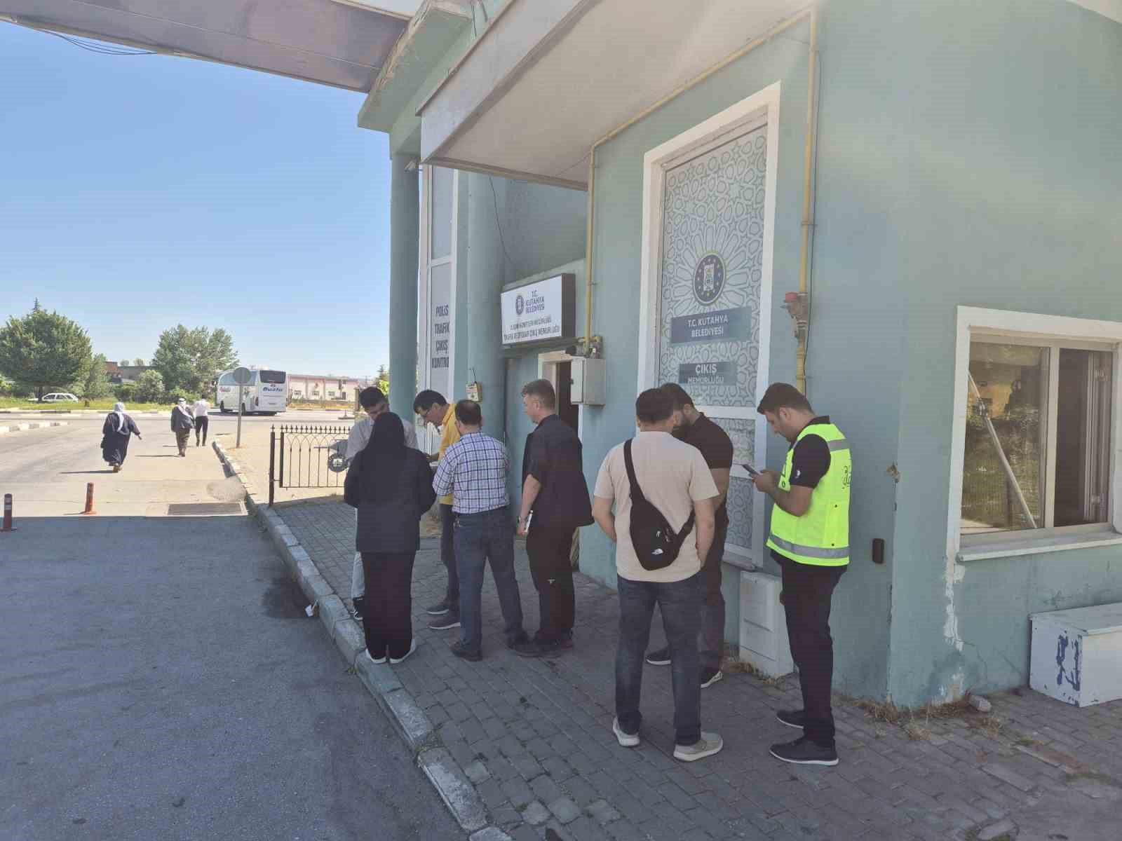 Başkan Kahveci, K&uuml;tahya Şehirler Arası Otob&uuml;s Terminali&rsquo;nde incelemelerde bulundu
