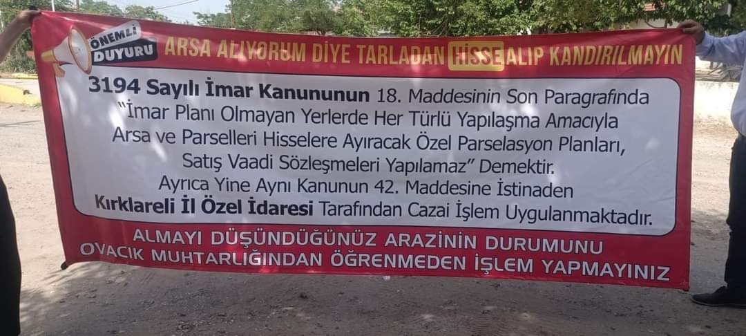 K&ouml;y muhtarından arsa alanlara pankartlı uyarı
