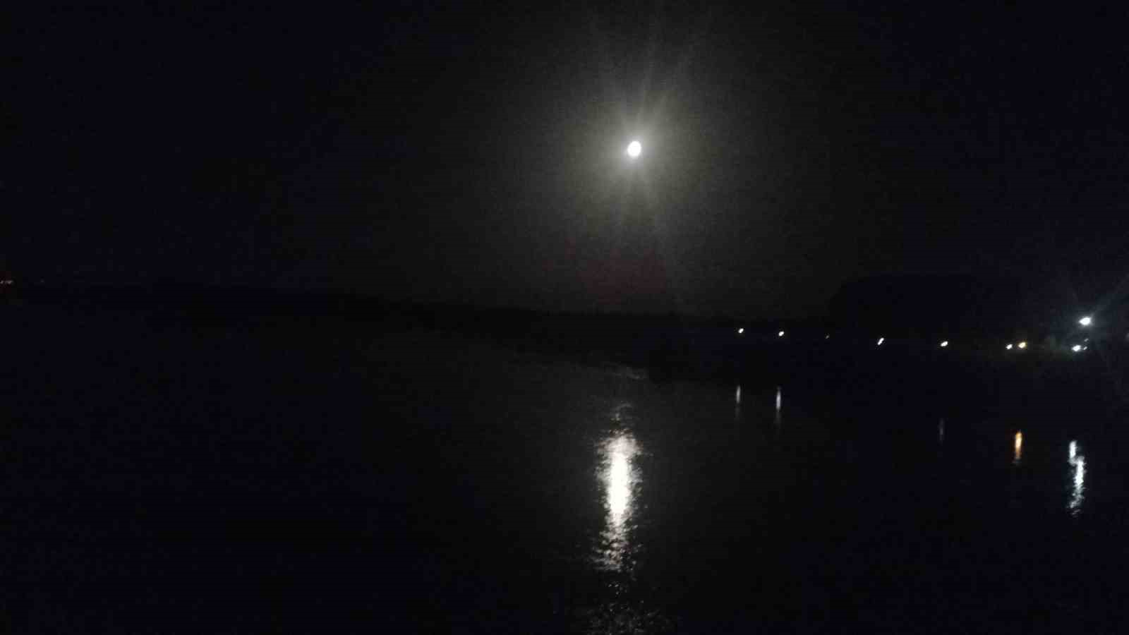 Edirne&rsquo;de Selimiye Camii ve dolunay g&ouml;rsel ş&ouml;len oluşturdu
