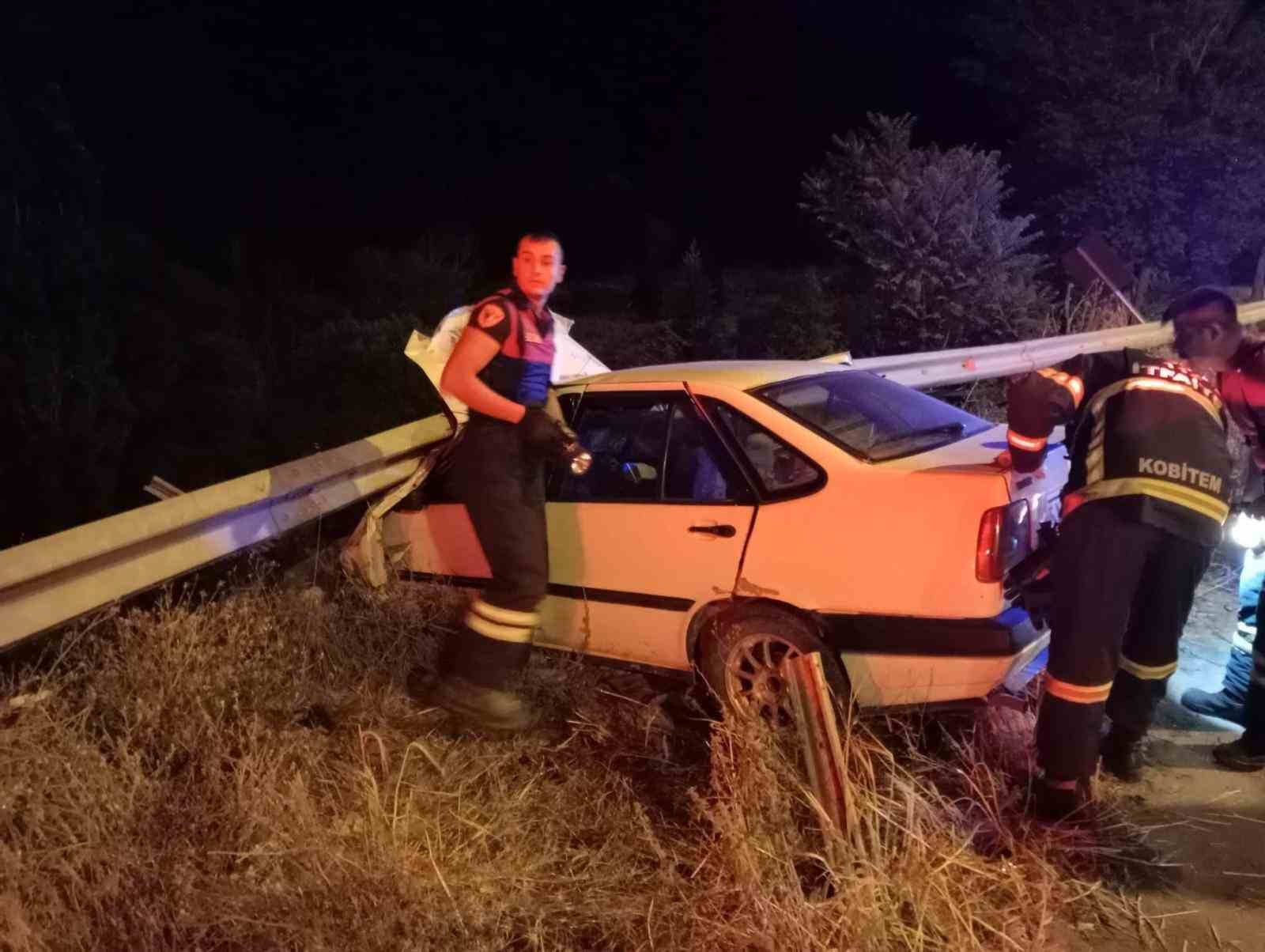 70 metrelik u&ccedil;urumdan bariyerler kurtardı: 2 yaralı
