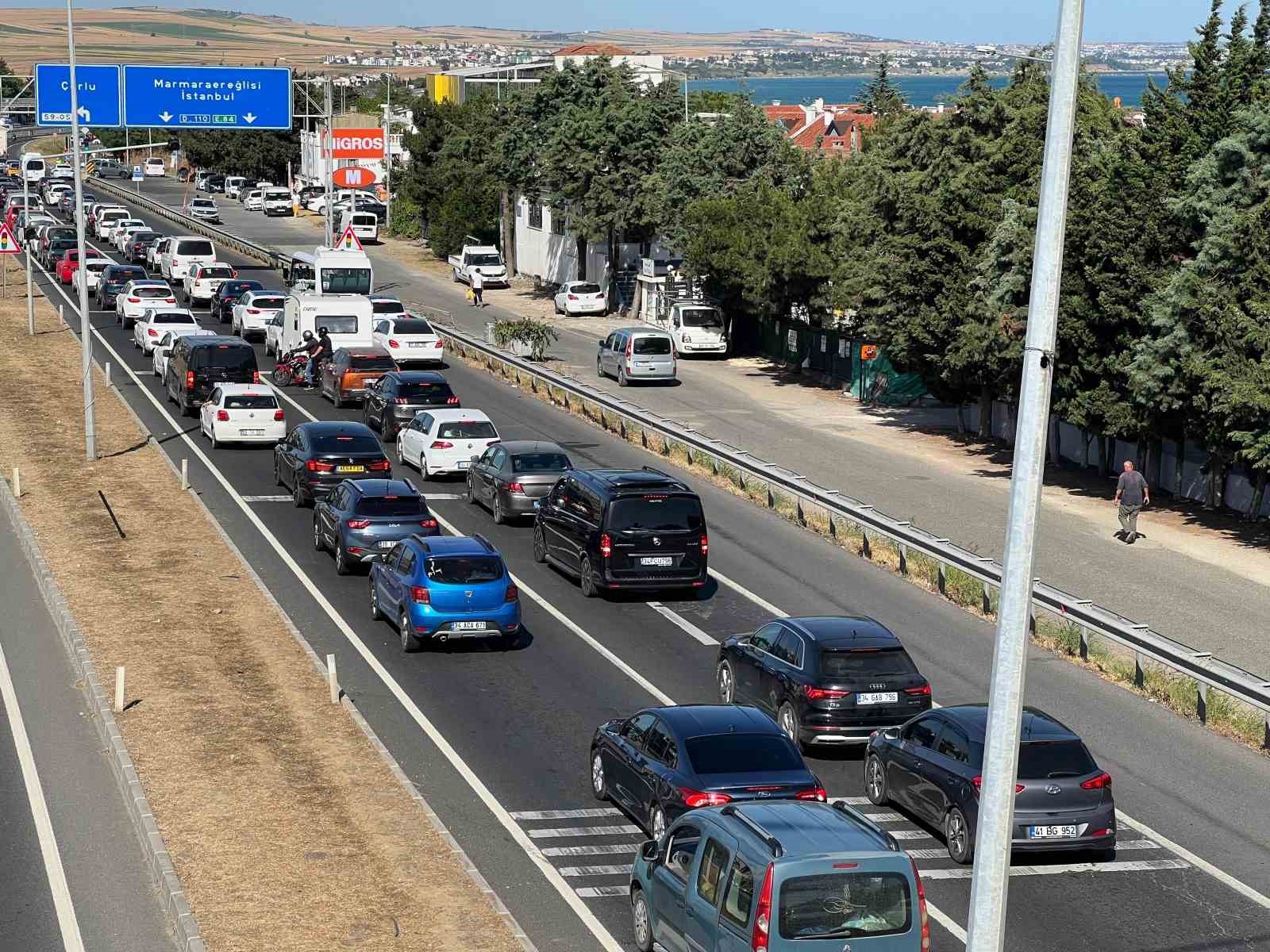 Tekirdağ&rsquo;da d&ouml;n&uuml;ş yoğunluğu devam ediyor 