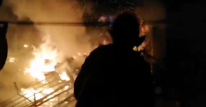 &Ccedil;atı katında korkutan yangın
