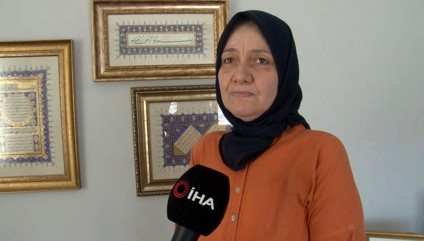 Sanat&ccedil;ı Naciye Temerit: "Tezhip; el yazmalarının altınla bezendiği bir Osmanlı saray sanatıdır"
