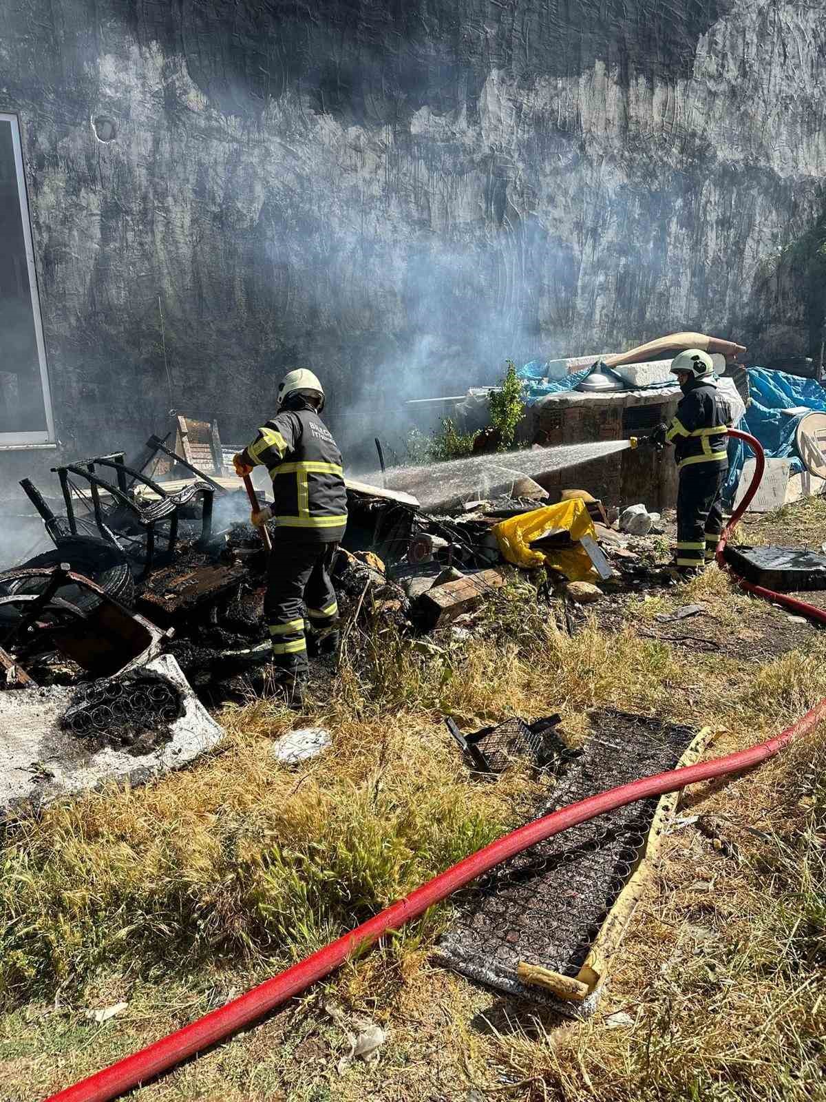 Bilecik’te boş bir arazide çıkan yangına ekipler anında müdahale etti