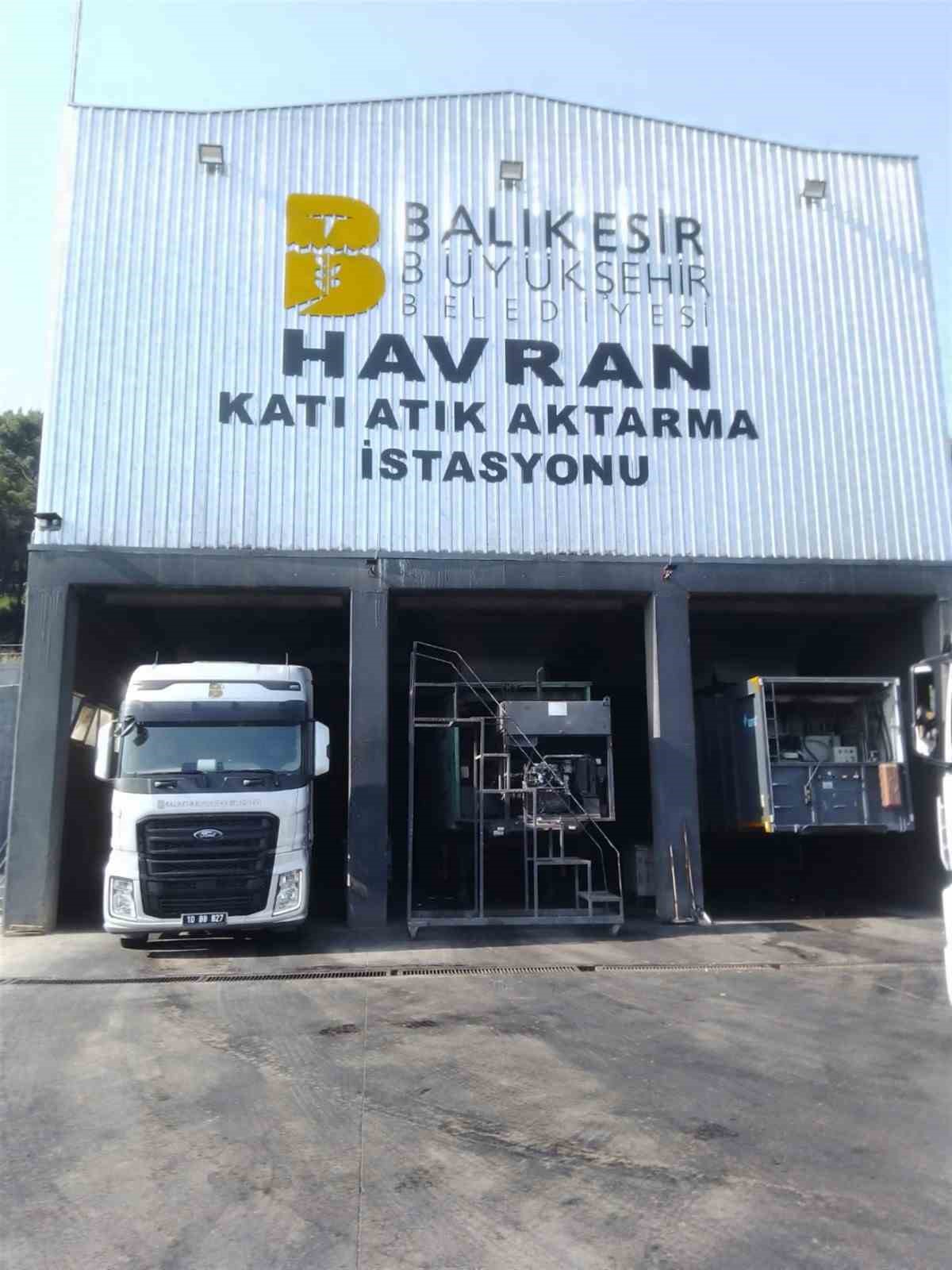 Balıkesir&rsquo;de bayram tatilinde 15 bin ton &ccedil;&ouml;p toplandı
