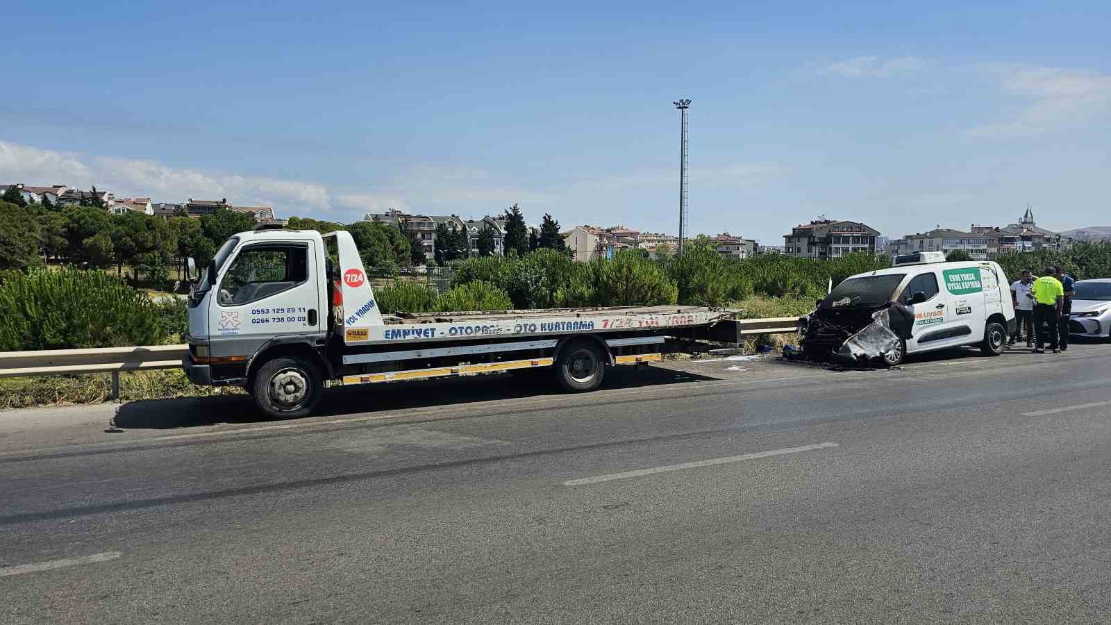 Bandırma&rsquo;da seyir halindeki ara&ccedil; alev aldı
