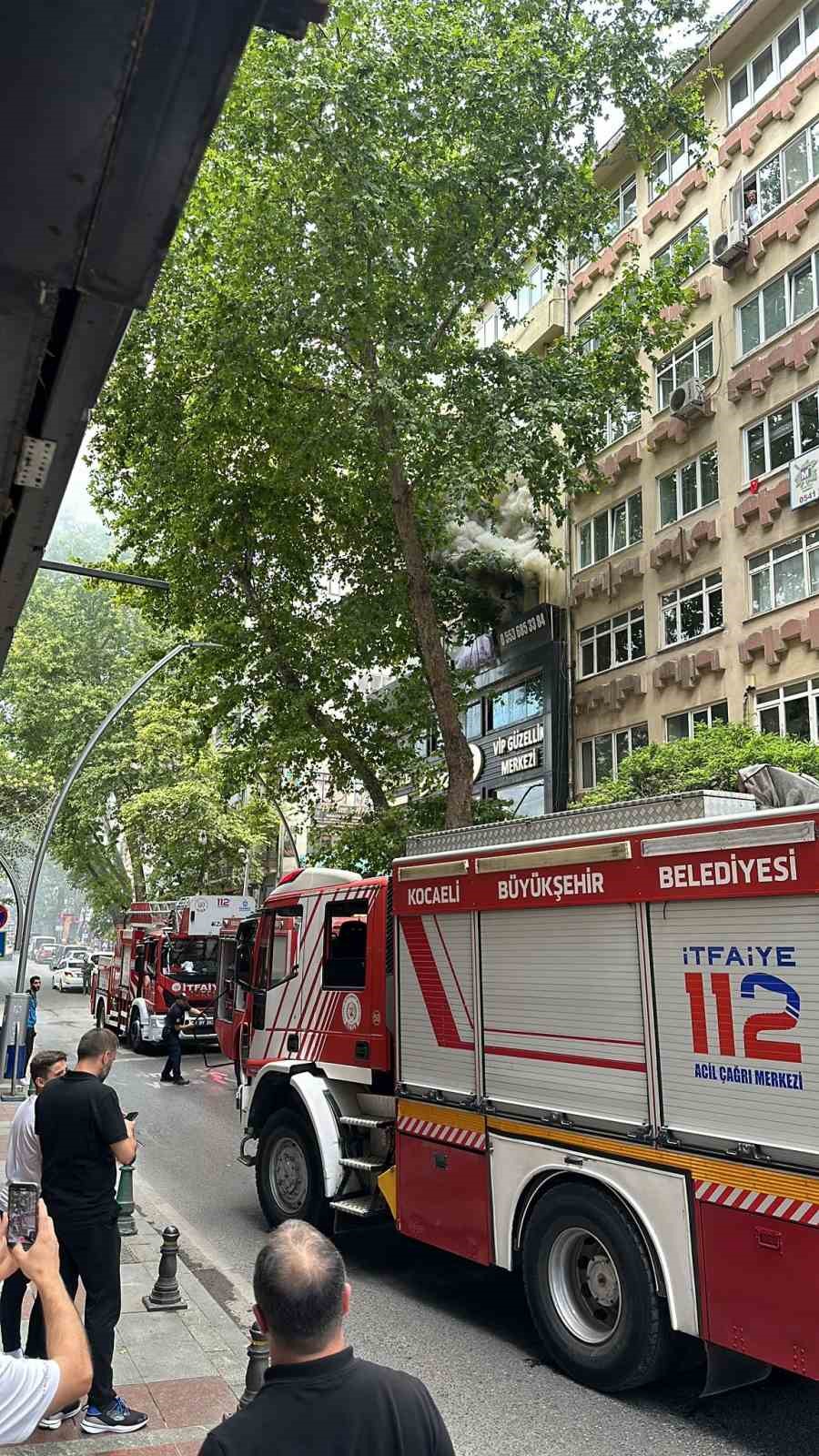 Kocaeli’de masaj salonunda korkutan yangın
