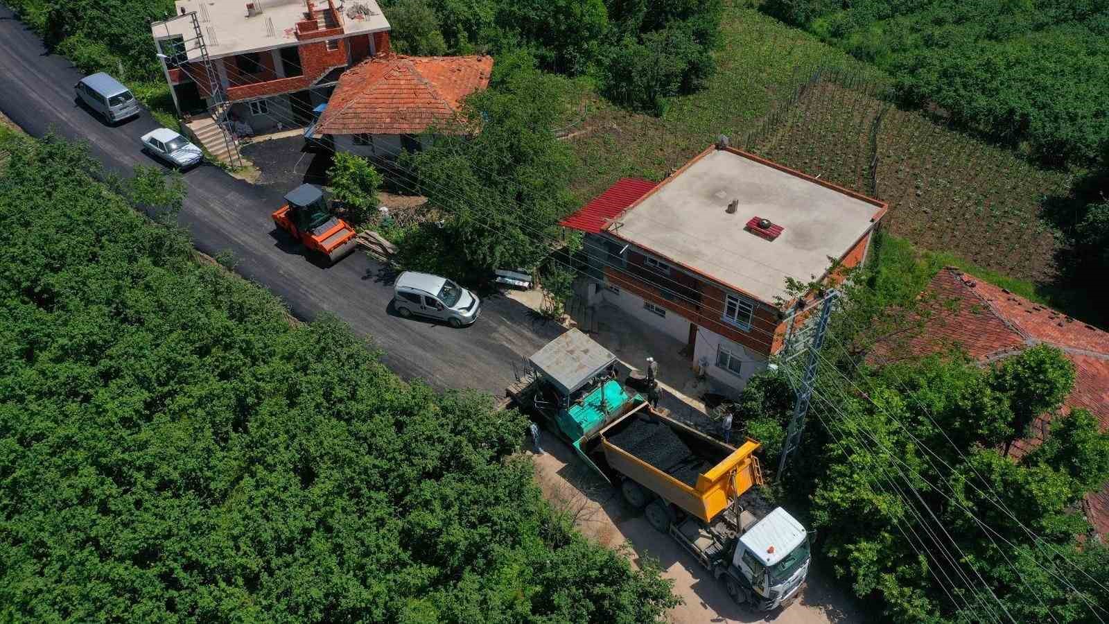 Ordu&rsquo;nun kırsal yol ağında sıcak asfalt &ccedil;alışmaları s&uuml;r&uuml;yor
