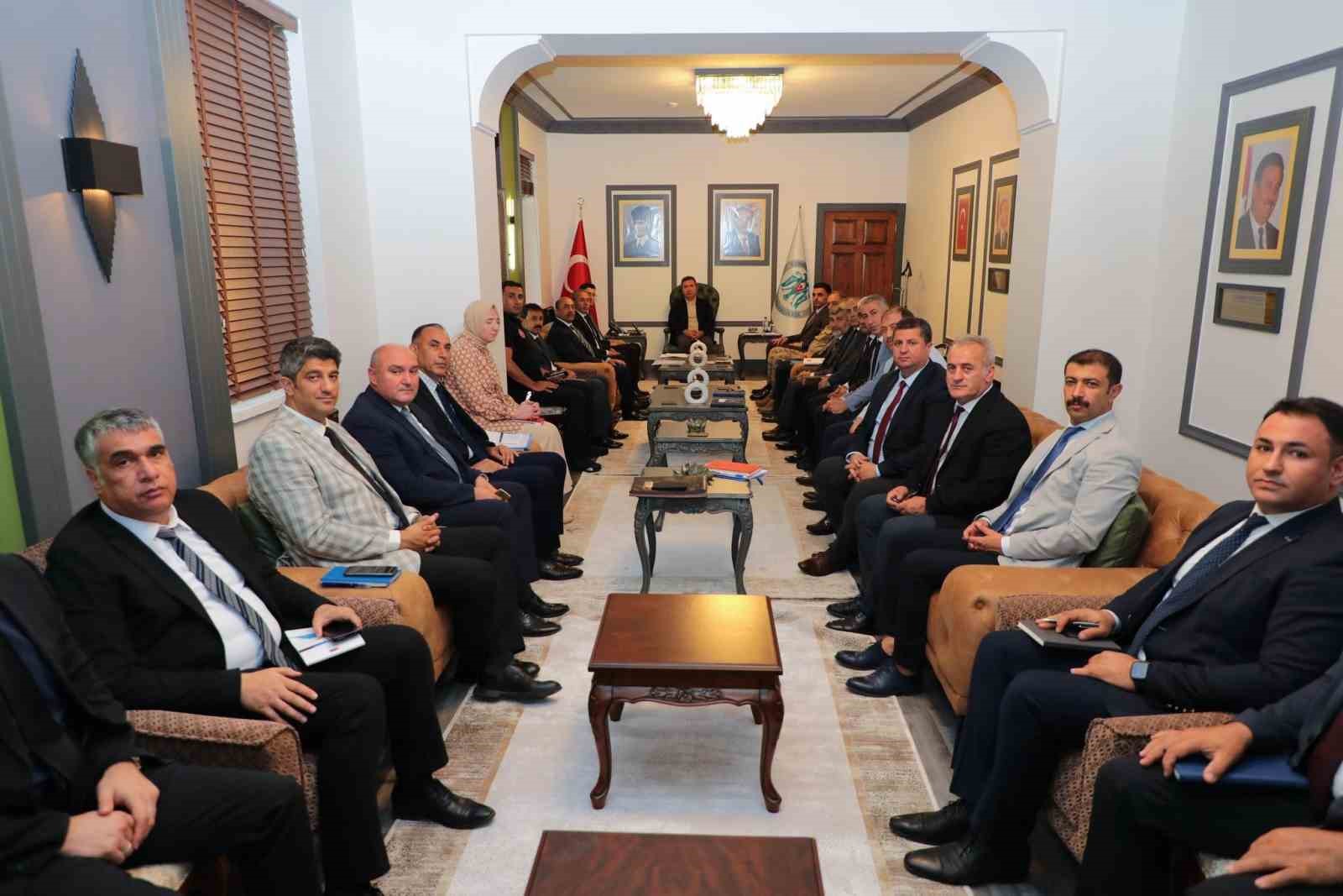 Vali Aydoğdu, birim amirleriyle toplantı d&uuml;zenledi
