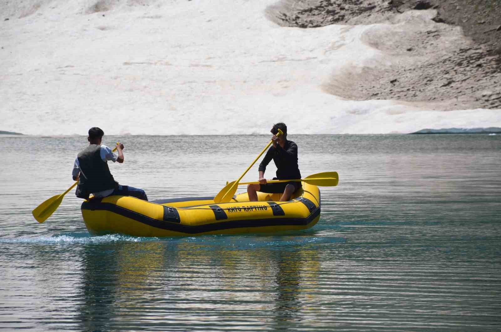 Beytüşşebap’ta karda rafting antrenmanı
