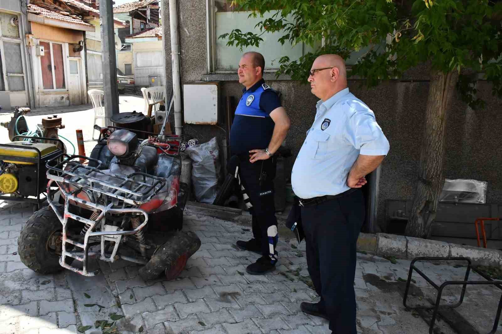 Emet Belediye zabıtasından kaldırım işgaline y&ouml;nelik denetim
