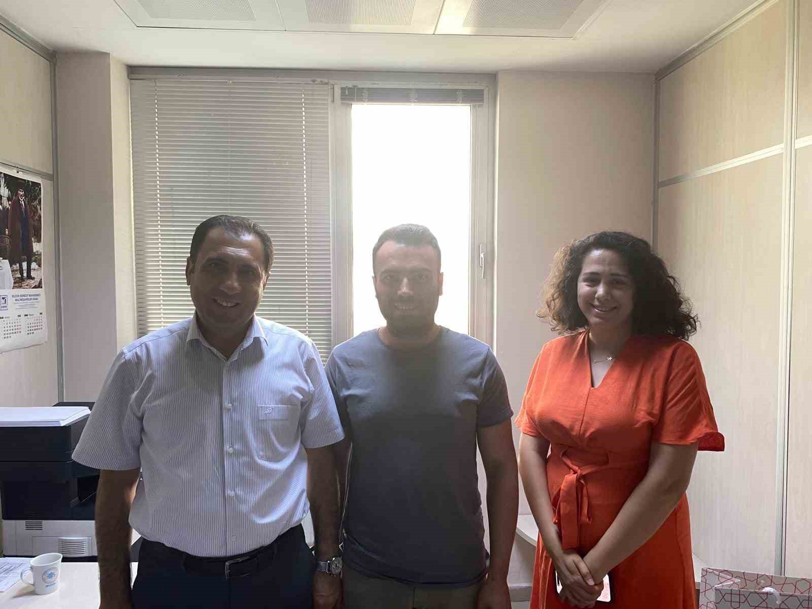 Şehit ailelerini iş yerlerinde ziyaret etti