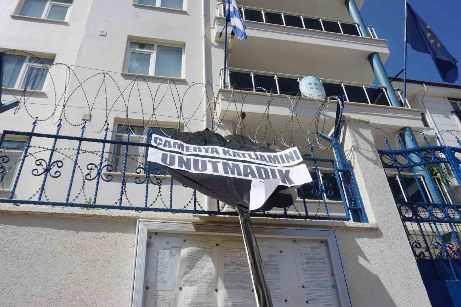 Çamerya katliamı unutulmadı: Yunanistan’ın Edirne Konsolosluğu önüne siyah çelenk bırakıldı
