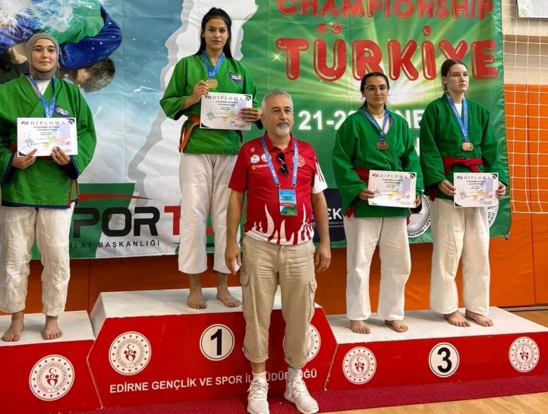K&uuml;tahyalı sporcular Avrupa Kuraş Şampiyonasından 2 altın madalya ile d&ouml;nd&uuml;
