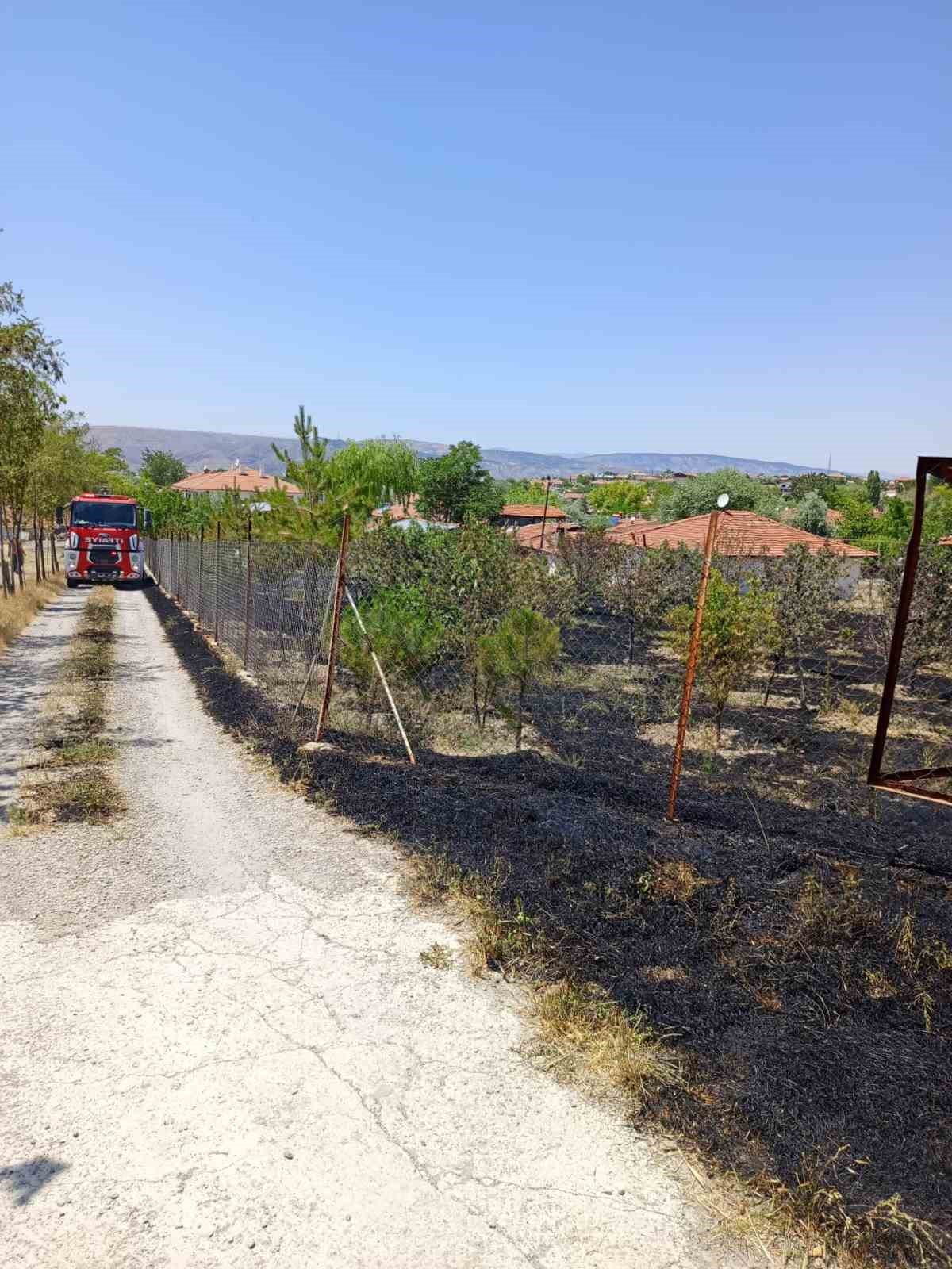 Çankırı’da çıkan ot yangınları büyümeden söndürüldü
