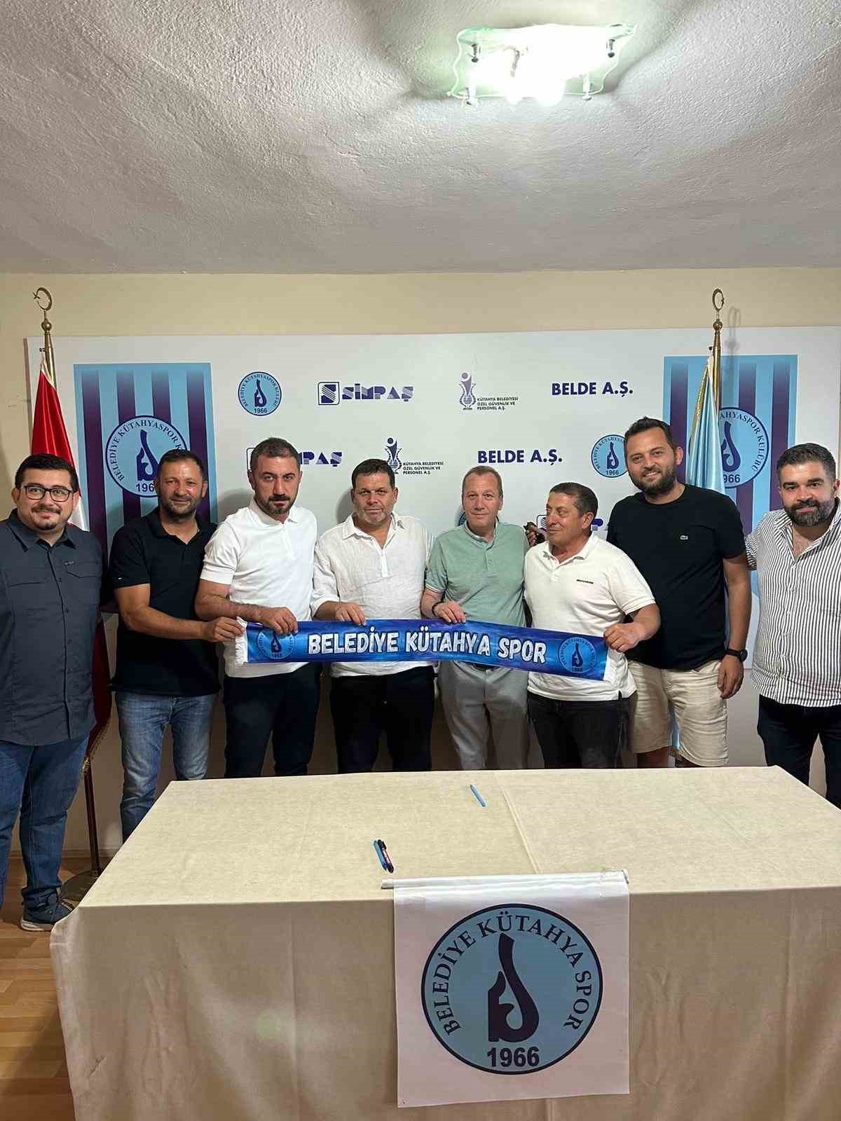 Belediye K&uuml;tahyaspor&rsquo;un yeni teknik direkt&ouml;r&uuml; Hakan Şap&ccedil;ı oldu
