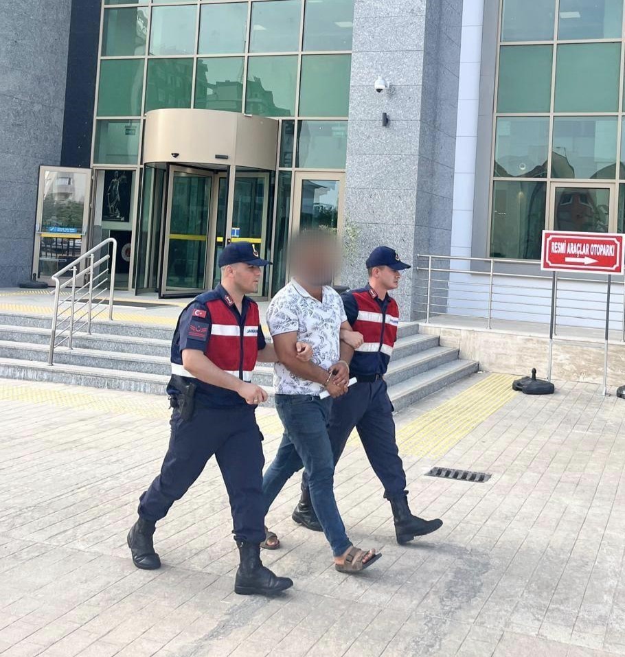 Adana&rsquo;da jandarma aranan 4 h&uuml;k&uuml;ml&uuml;y&uuml; yakaladı
