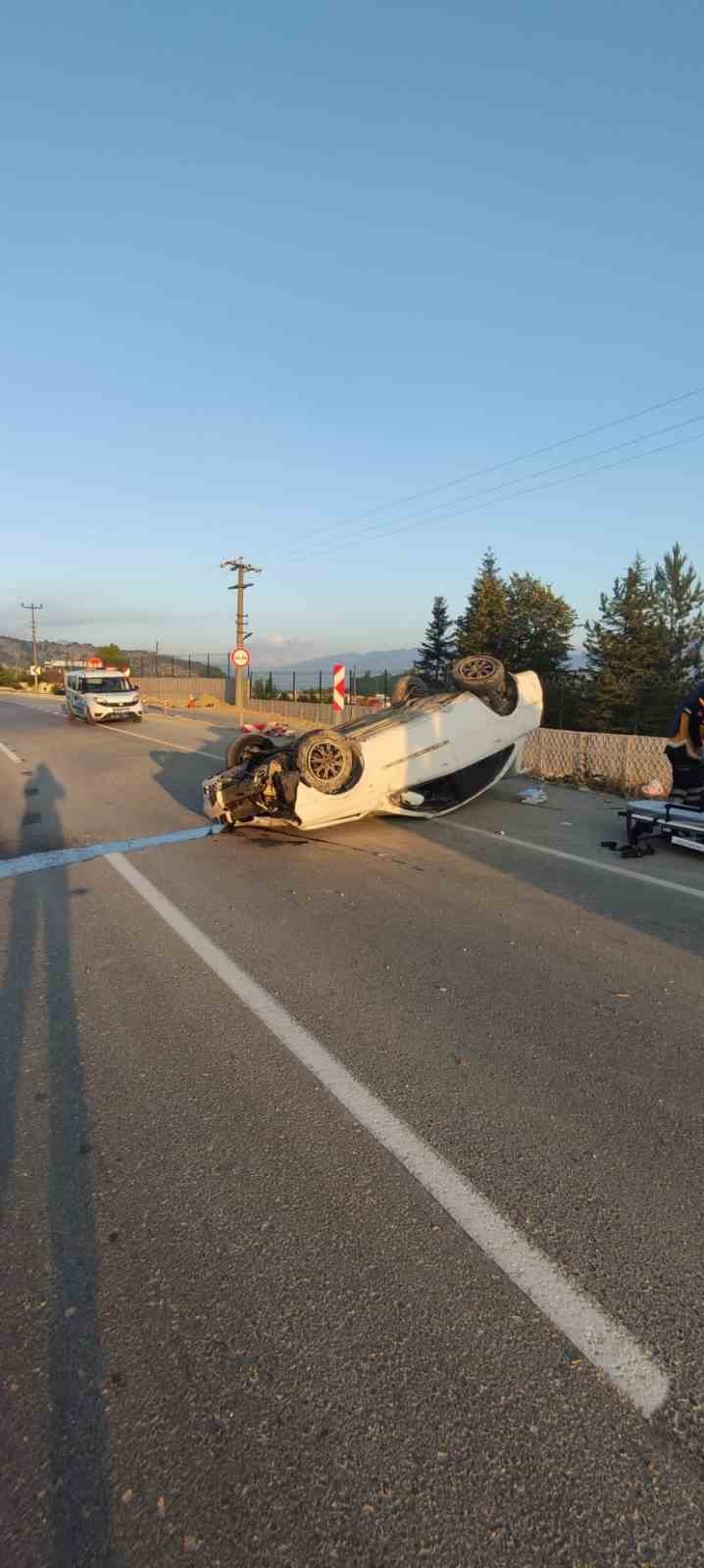 Bolu’da kontrolden çıkan otomobil tepetaklak oldu: 1 yaralı
