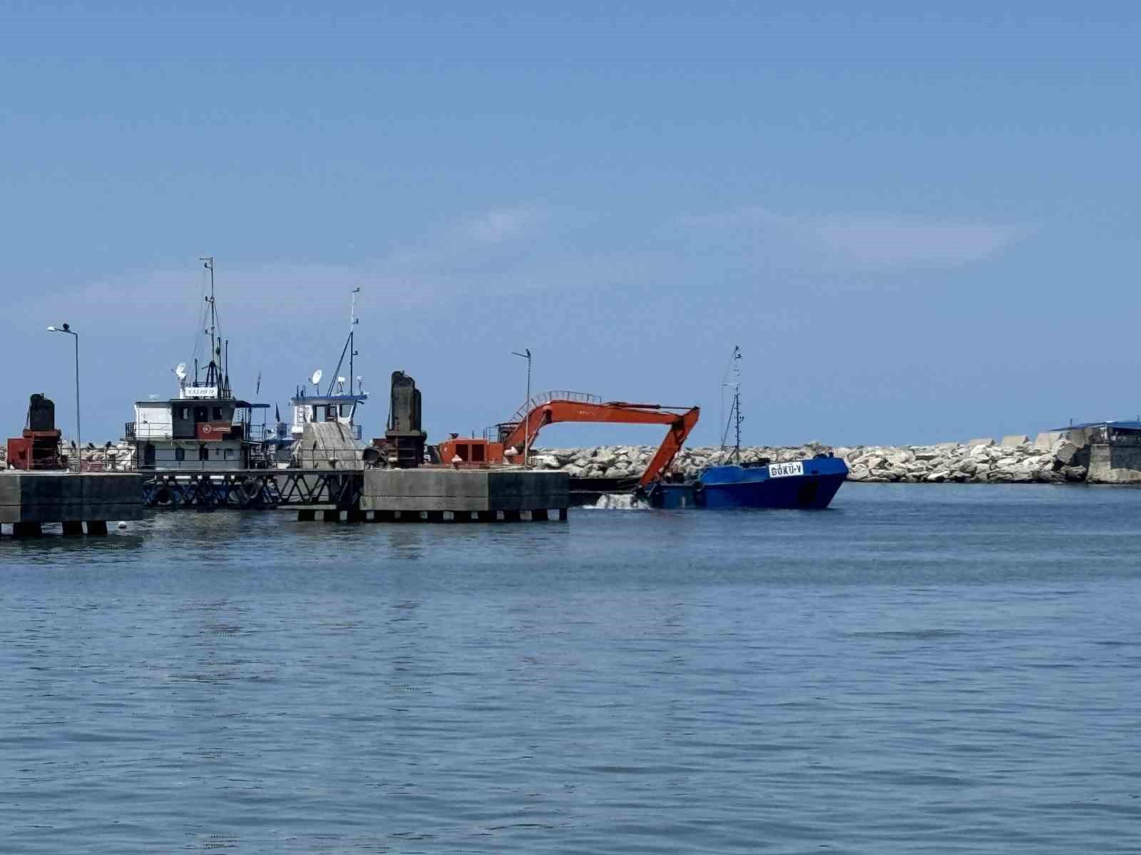 Tarak gemisi çalışmalarına devam ediyor