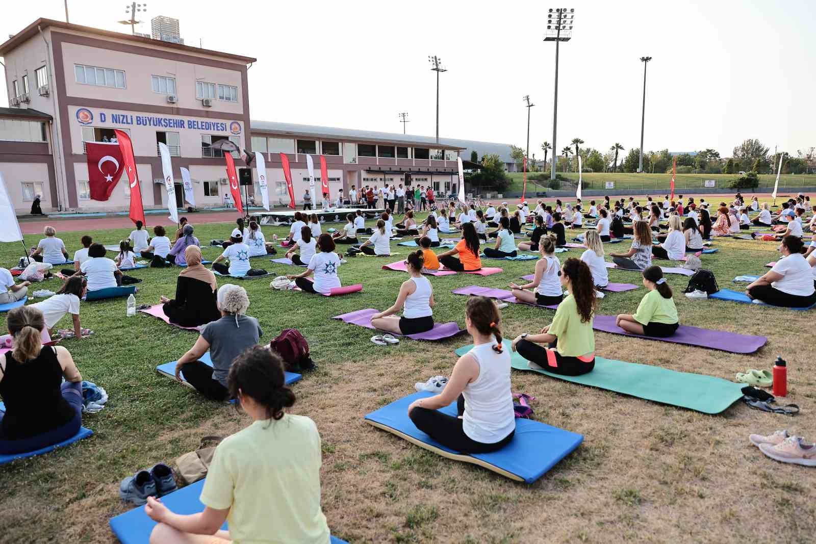 Denizli&rsquo;de D&uuml;nya Yoga G&uuml;n&uuml; kadınlarla kutlandı
