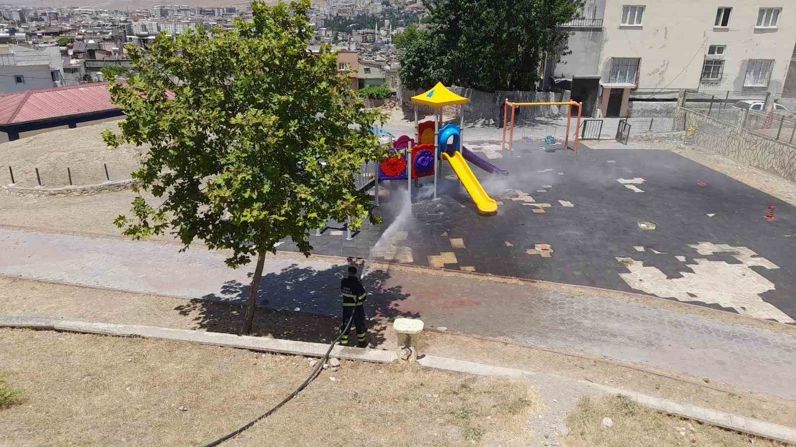 Siirt&rsquo;te farklı noktalarda meydana gelen yangınlar b&uuml;y&uuml;meden s&ouml;nd&uuml;r&uuml;ld&uuml;
