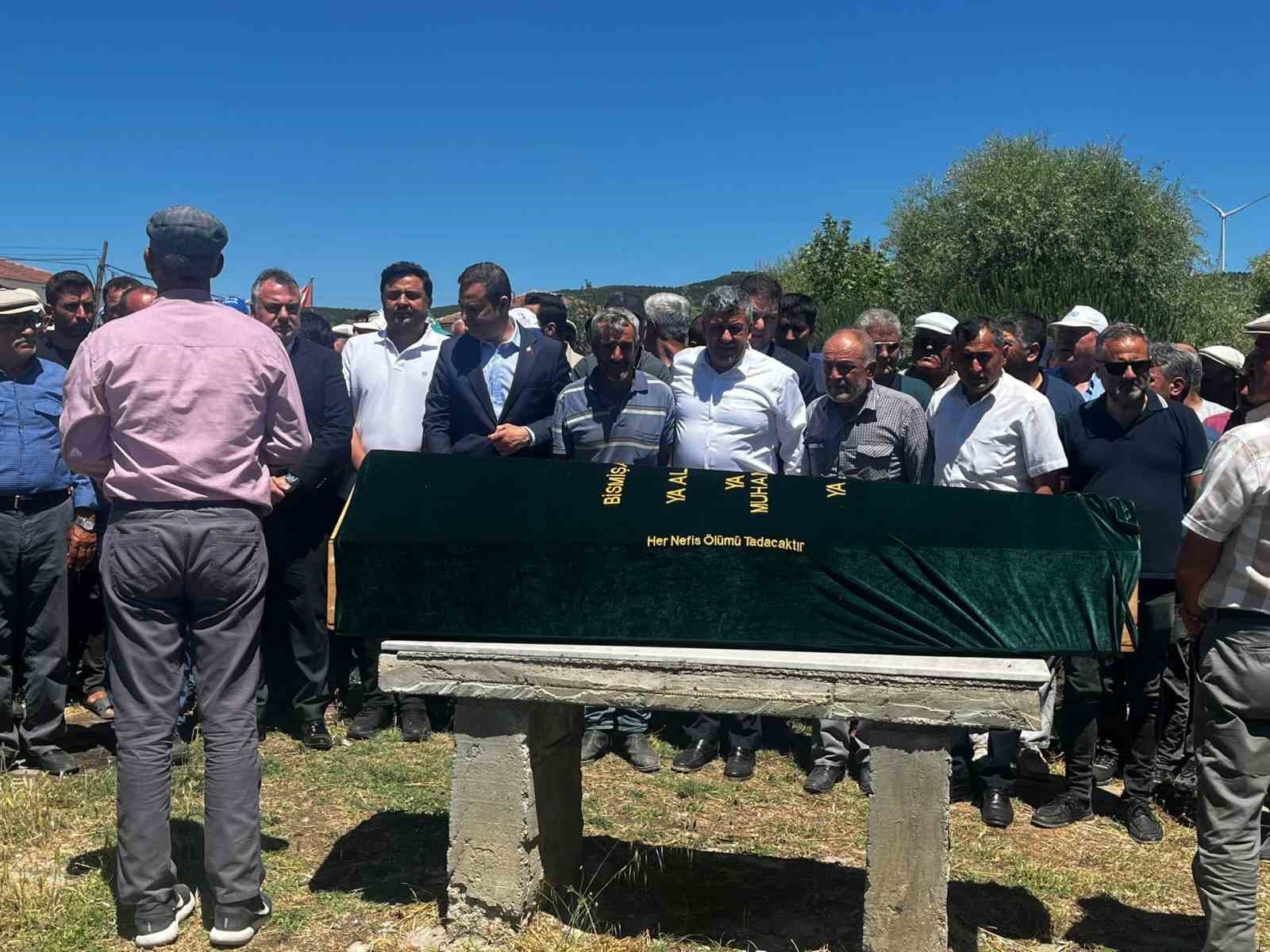 Boğularak &ouml;len anne ve oğlu son yolculuğuna uğurlandı
