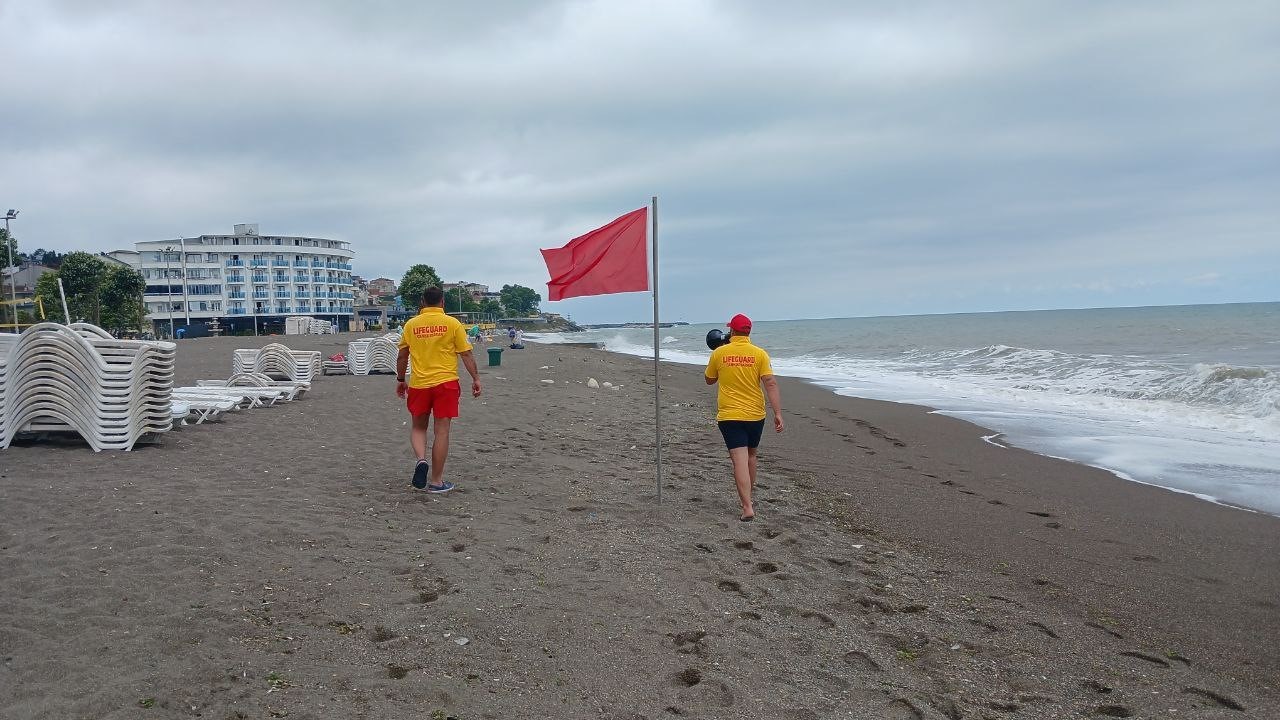 Akçakoca’da bazı plajlar hariç denize girişler yasak
