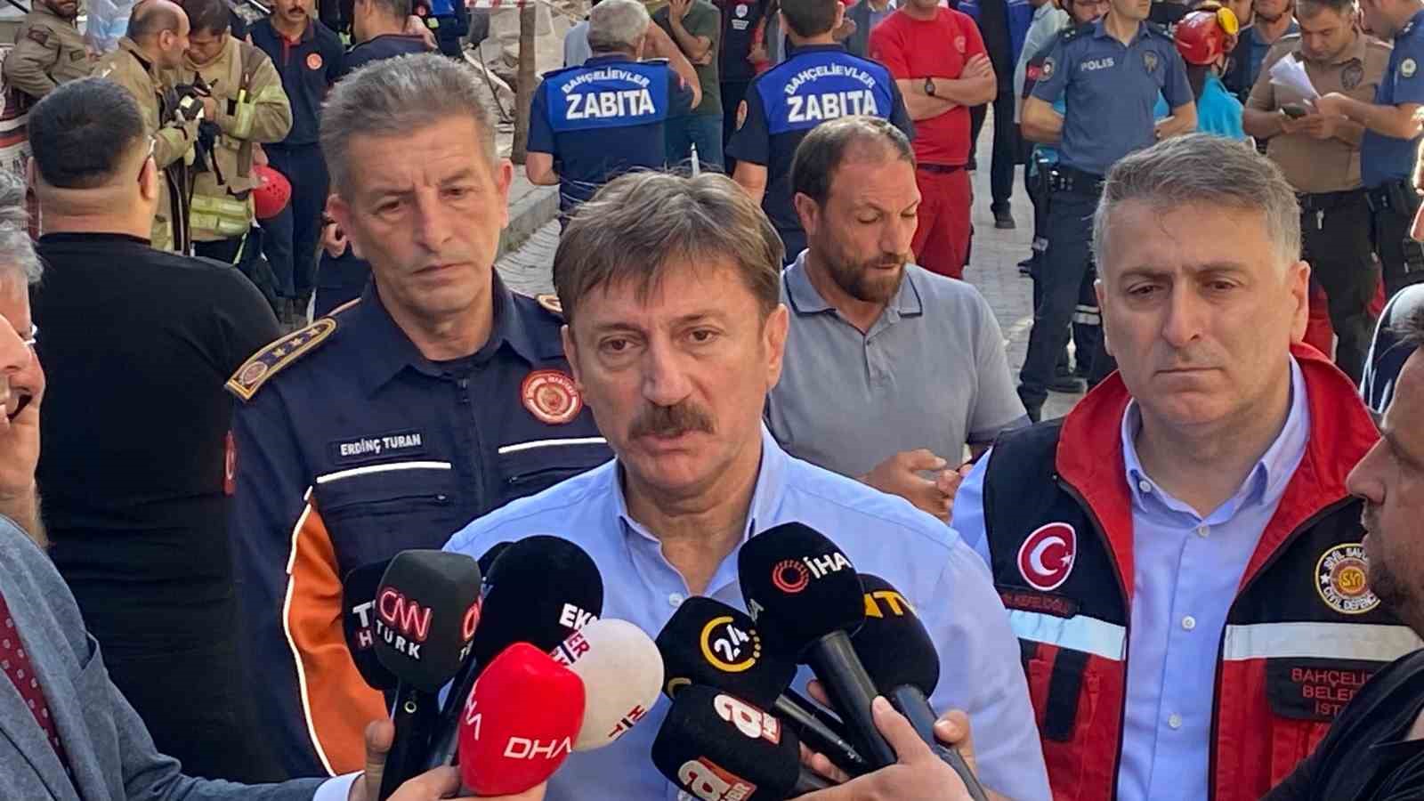 Bah&ccedil;elievler Belediye Başkanı Bahadır: "80 yapımı binaya 1994 yılında 3 kat ka&ccedil;ak eklenmiş"
