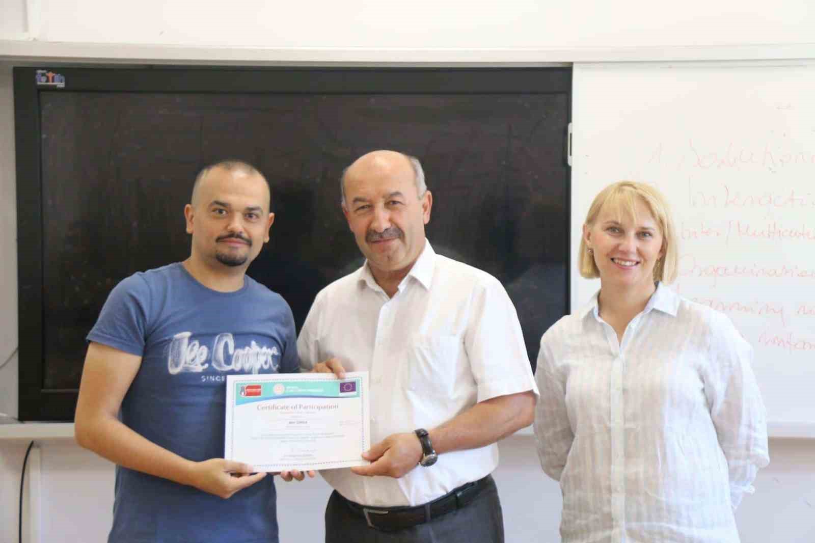 K&uuml;tahya&rsquo;da &ouml;ğretmenlere "Proje D&ouml;ng&uuml;s&uuml; Y&ouml;netimi" konulu eğitim

