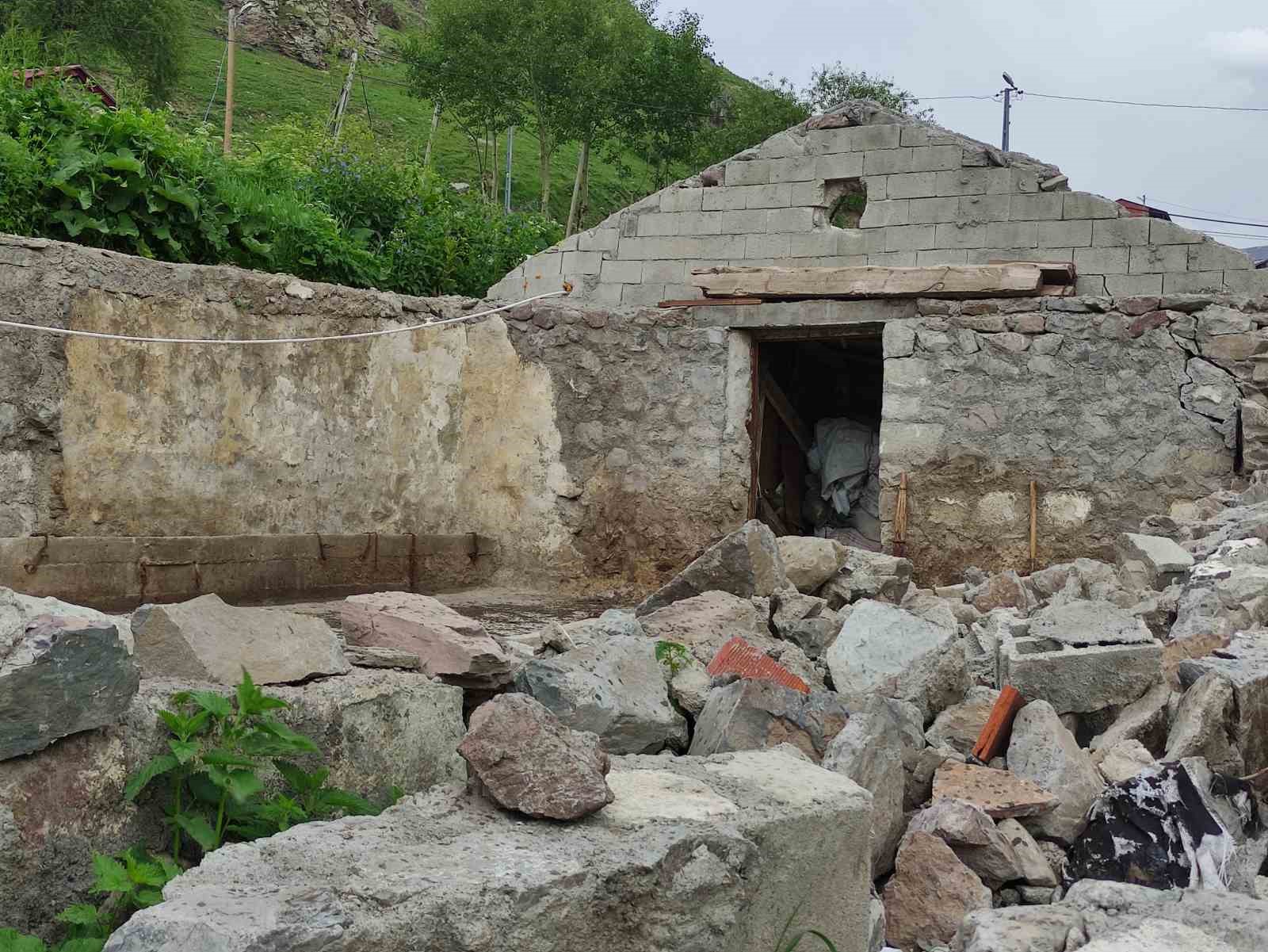 Besicilik işine devam etmek istiyor, hayvan verilmesini bekliyor
