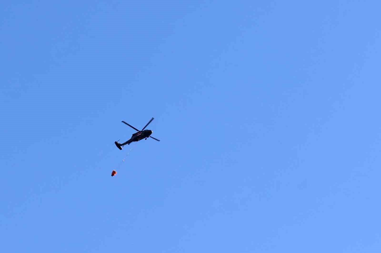 Ormanlık alanda çıkan yangın helikopterle söndürüldü