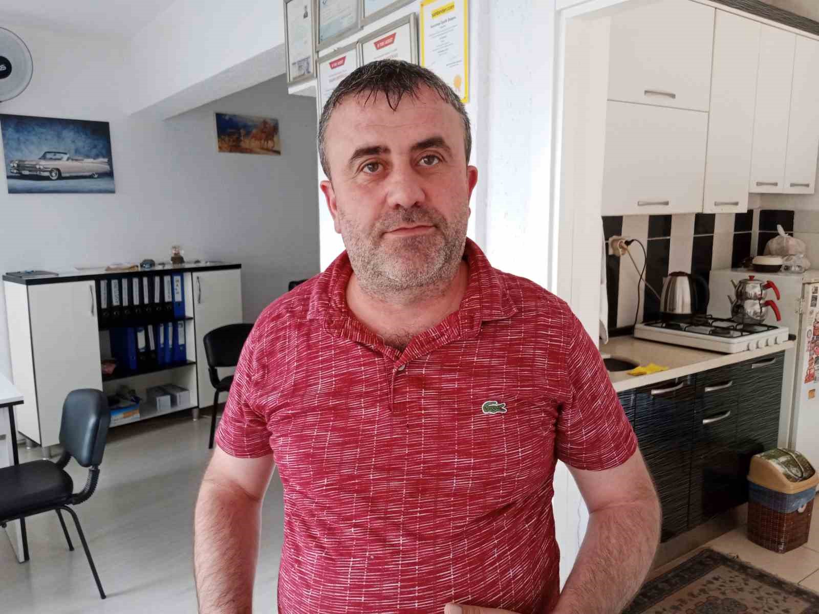 Atat&uuml;rk Caddesi&rsquo;ne konulan dubalar tartışma konusu oldu
