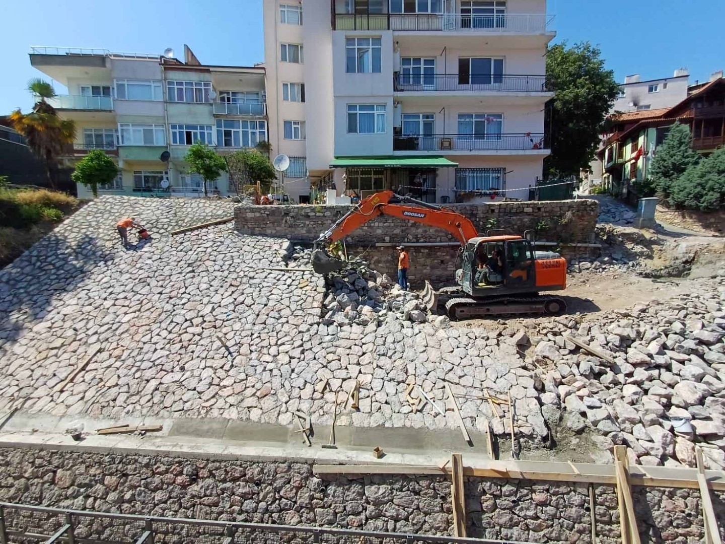 Büyük gürültüyle çökmüştü, yenilendi