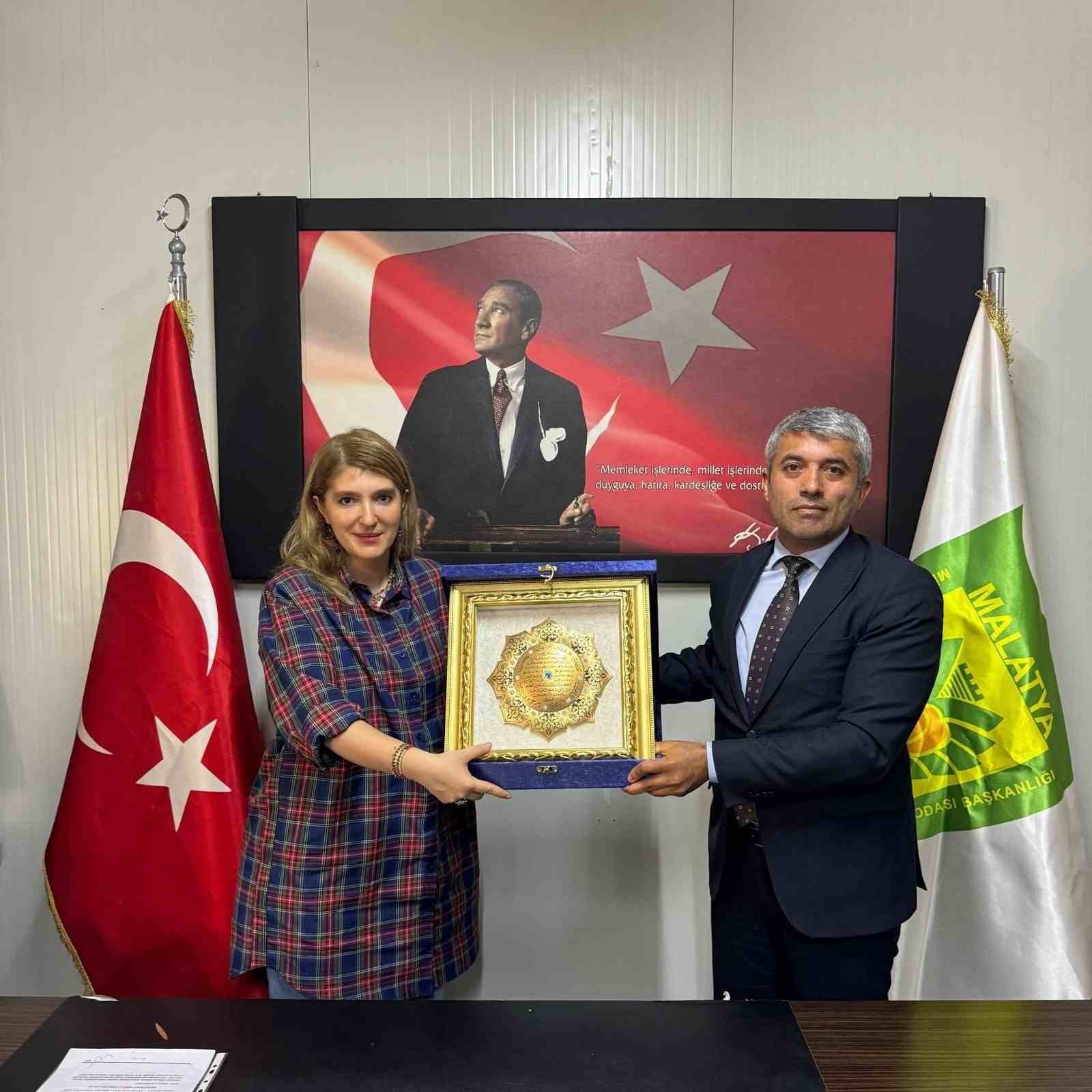Milletvekili &Ouml;lmeztoprak, minib&uuml;s&ccedil;&uuml; esnafının taleplerini dinledi
