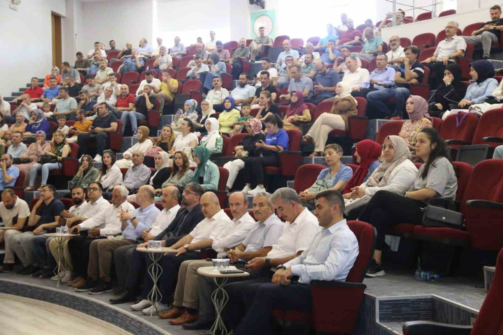 K&uuml;tahya&rsquo;da "Modernliğin Dayatmaları Karşısında &Ouml;zg&uuml;n Bir İnsan Tasavvuru İnşa Etmek" konulu konferans
