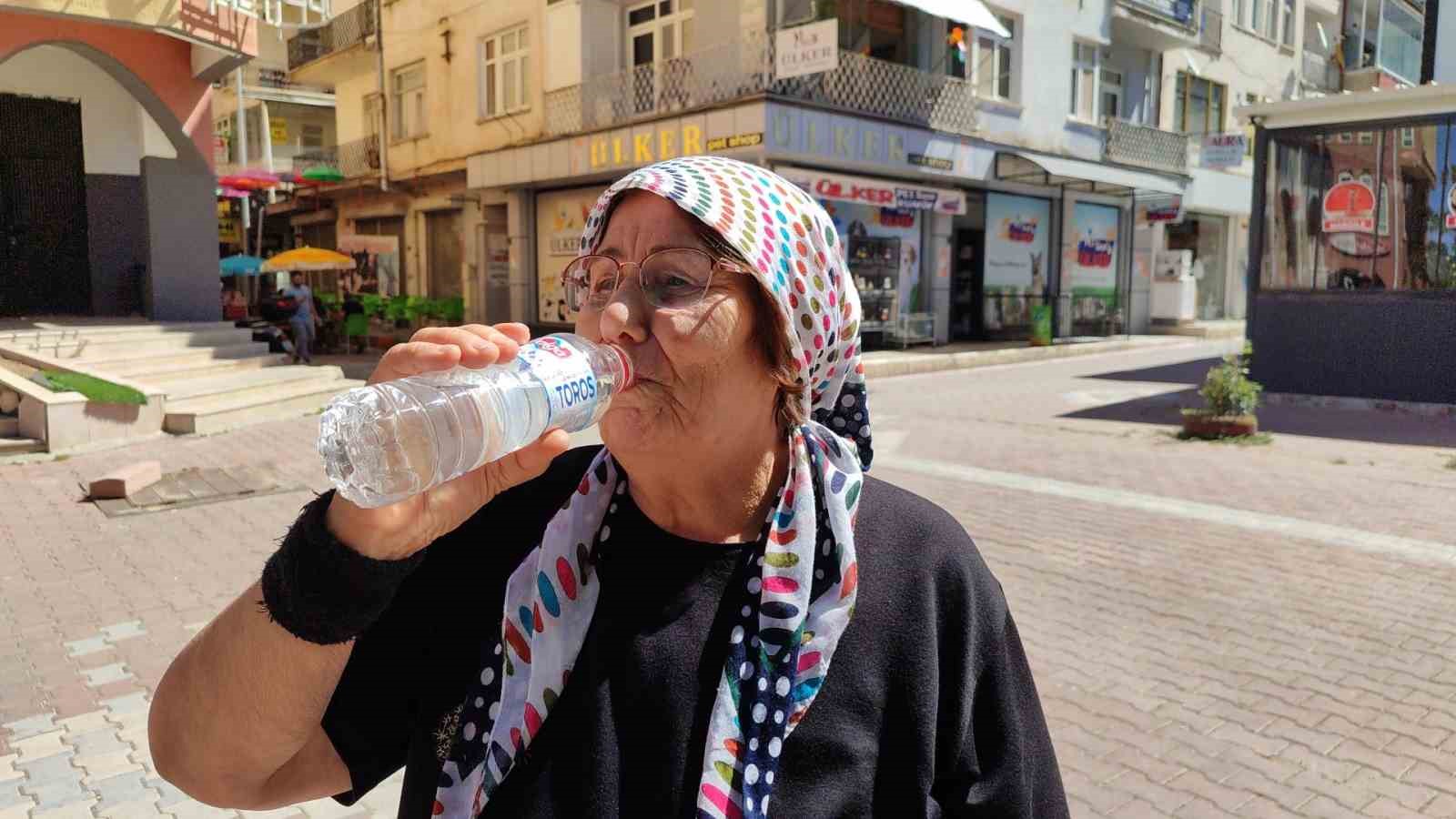 Kırşehir’de hava sıcaklıkları vatandaşları bunalttı
