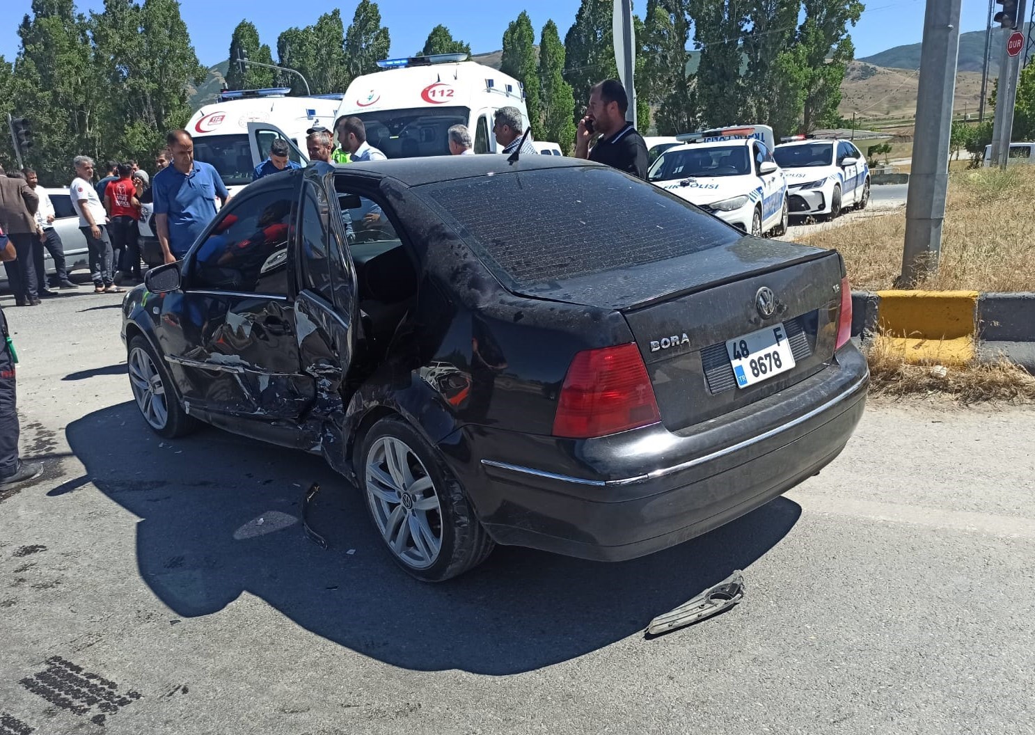 Muş'ta otomobiller çarpıştı: 3 yaralı