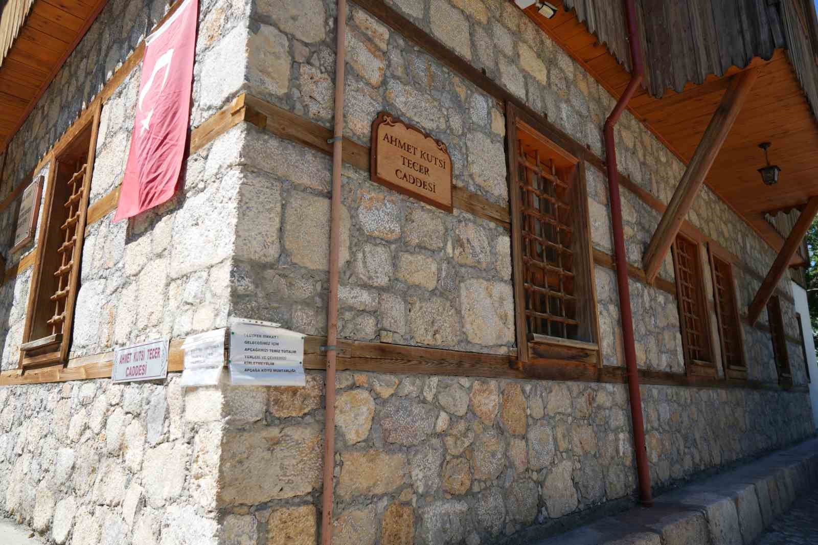 Ahmet Kutsi Tecer K&uuml;lt&uuml;r Evi gen&ccedil;, yaşlı, yerli ve yabancı bir&ccedil;ok ziyaret&ccedil;iyi ağırlıyor
