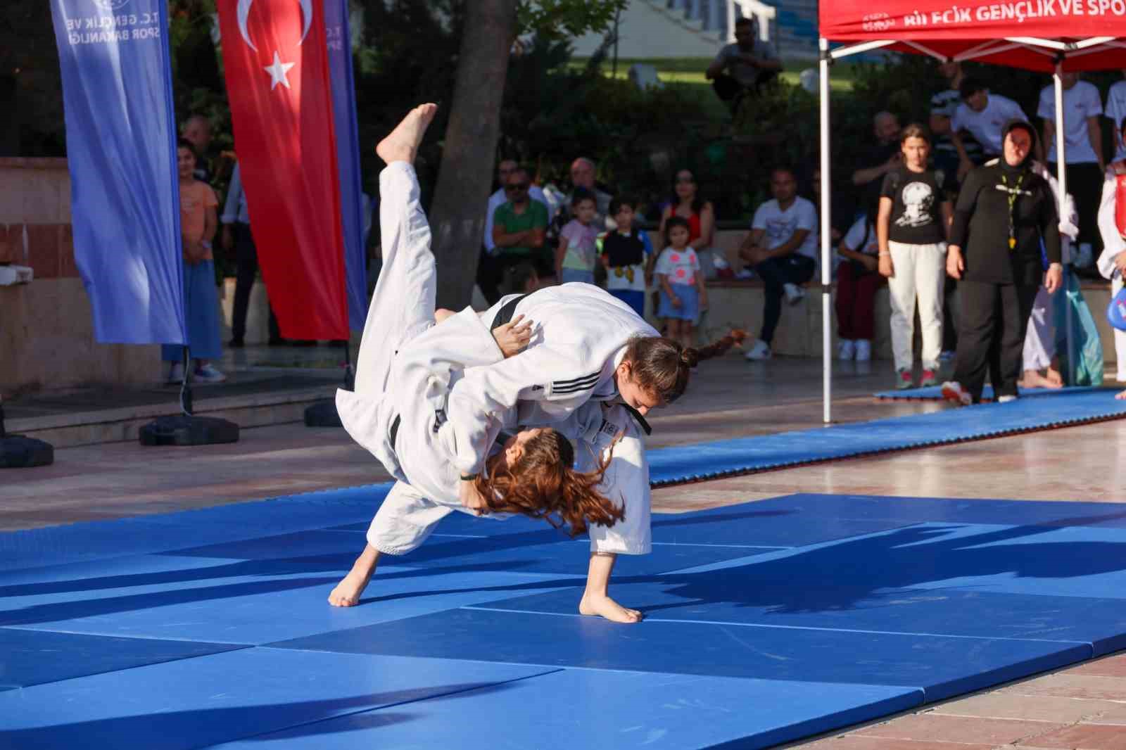 Bu yılki GSB Yaz spor Okullarında 42 bin 500 gencin eğitim alması hedeflendi
