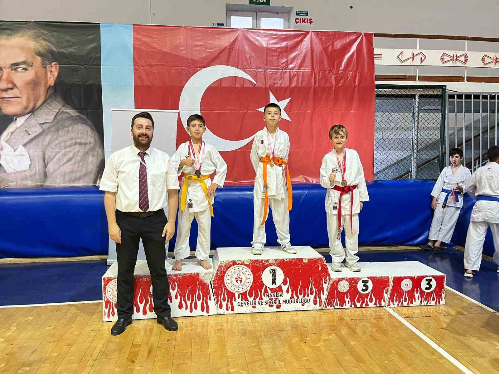 Manisa BBSK karate takımı il şampiyonu oldu
