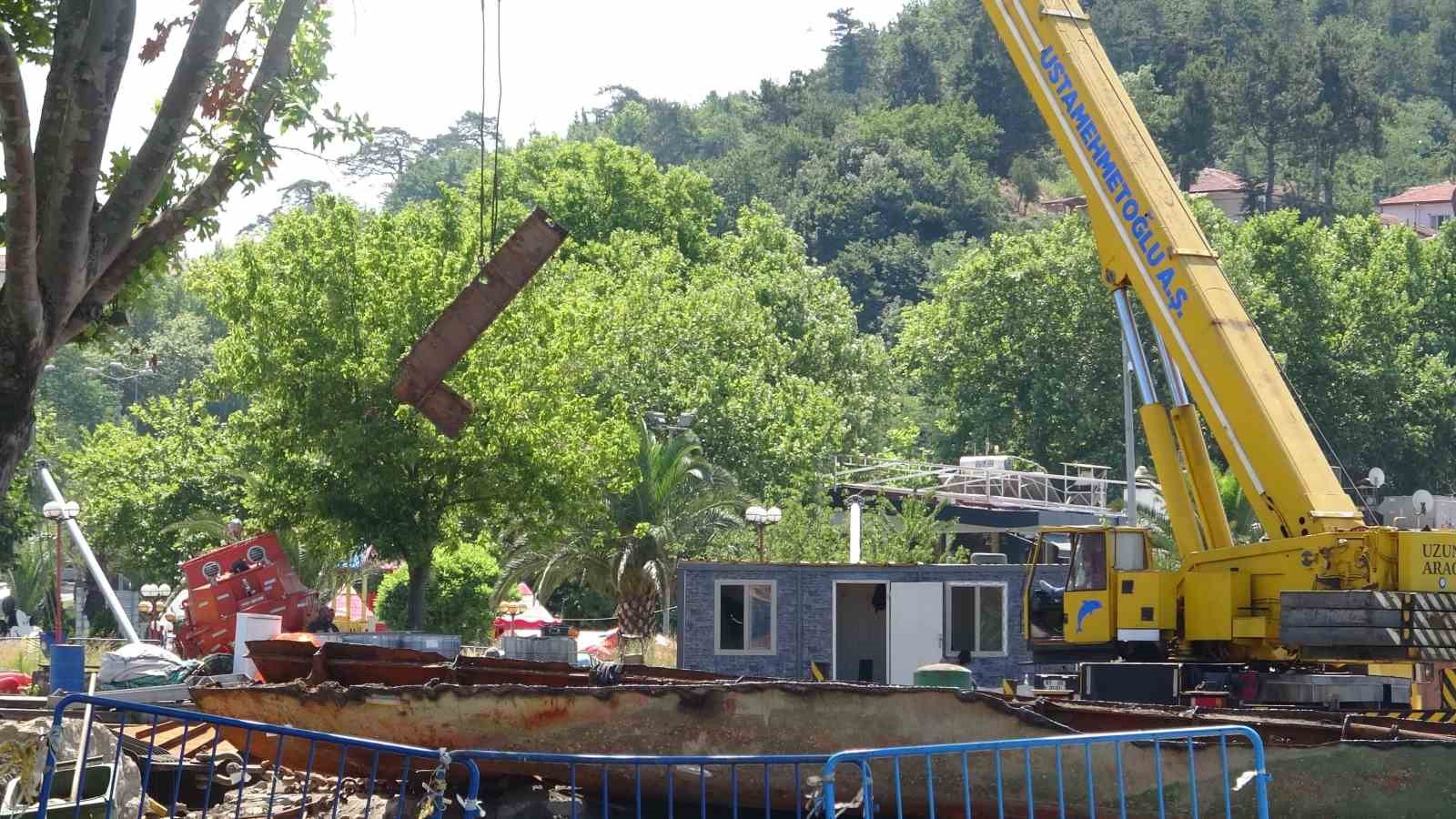 Fırtınada ikiye b&ouml;l&uuml;nen Pallada Gemisi&rsquo;nin s&ouml;k&uuml;m işlemleri s&uuml;r&uuml;yor
