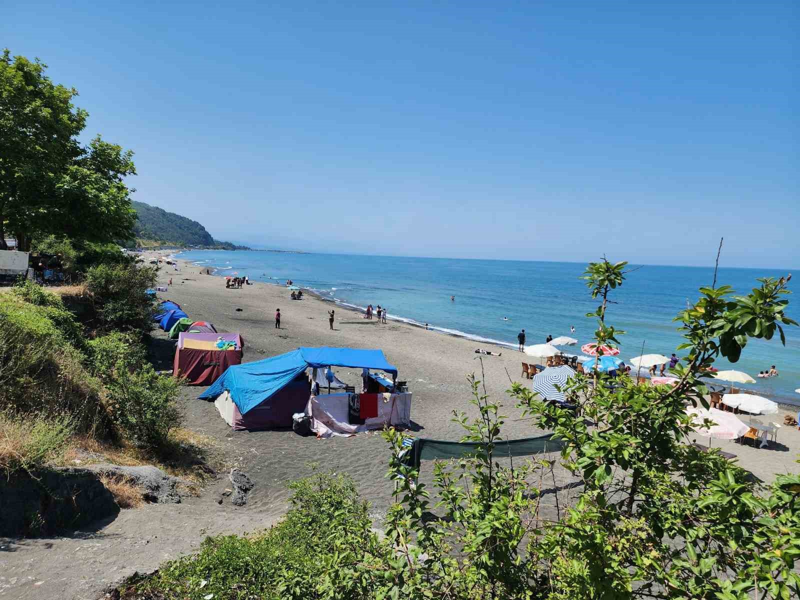 Sıcak havadan bunalan vatandaşlar plaja ve piknik alanlarına koştu
