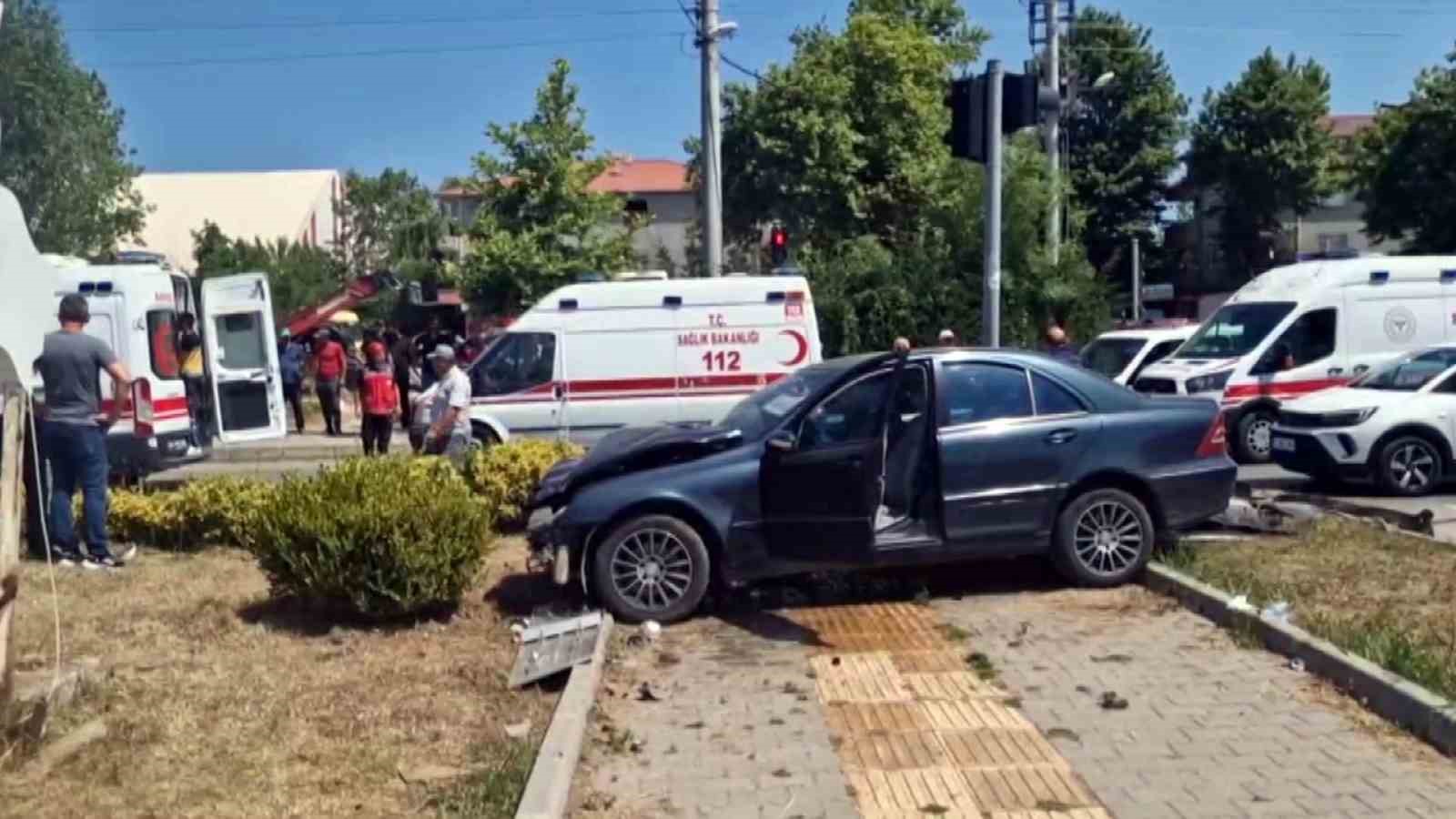 Sakarya&rsquo;da duble yolda zincirleme kaza: 4 yaralı
