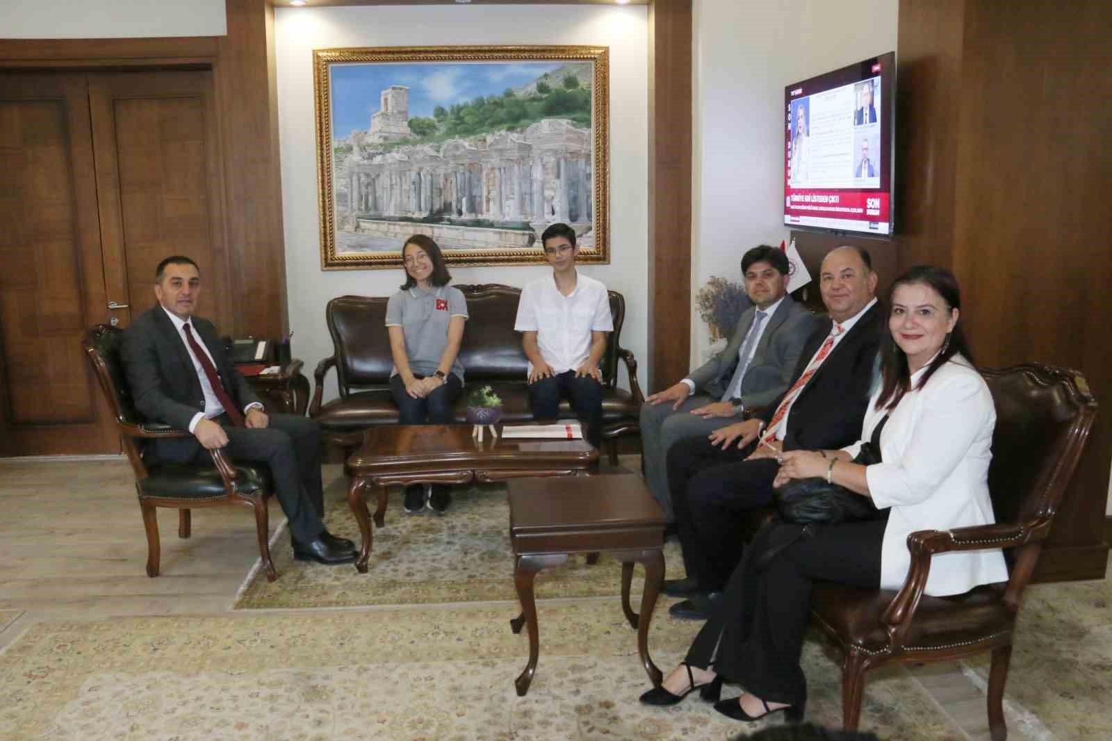 LGS&rsquo;de Burdur&rsquo;dan 2 T&uuml;rkiye birincisi &ccedil;ıktı
