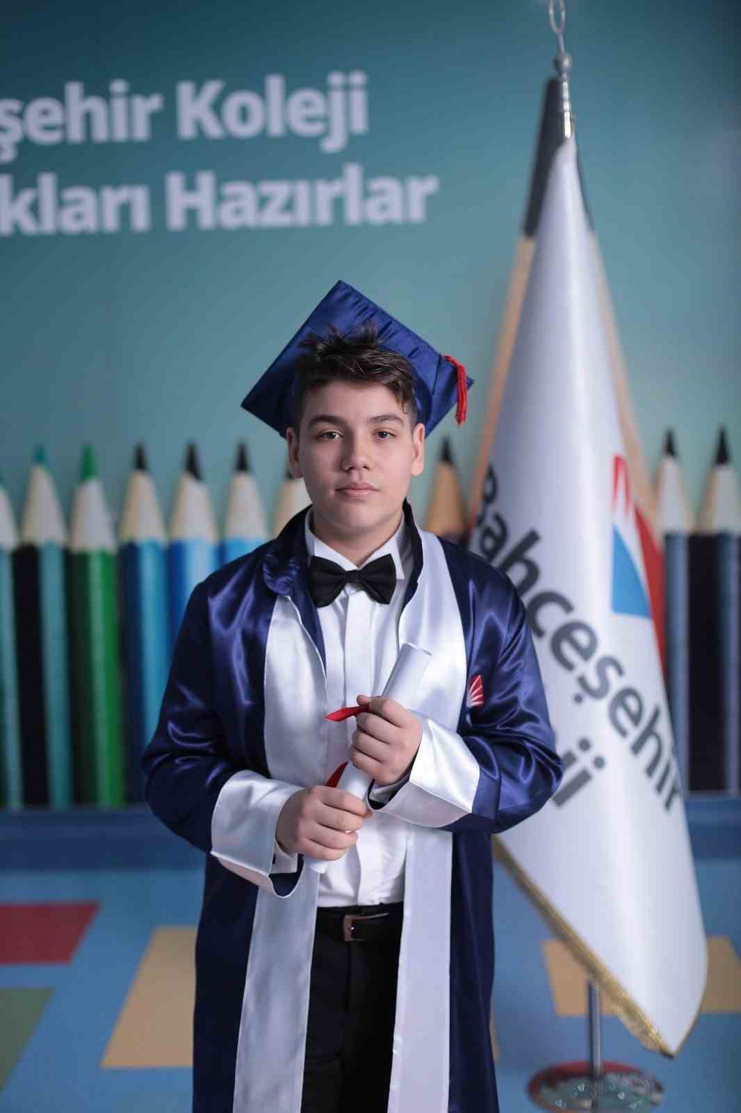 Manisa’da LGS’de Türkiye şampiyonu olan 8 öğrenciden 4’ü Yunusemre’den