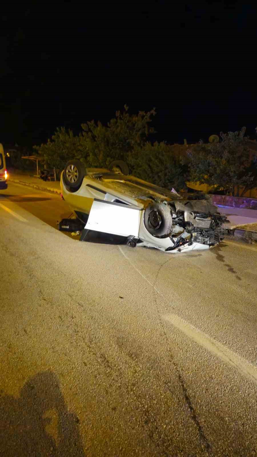 Otomobil ile ticari taksi çarptı: 6 yaralı